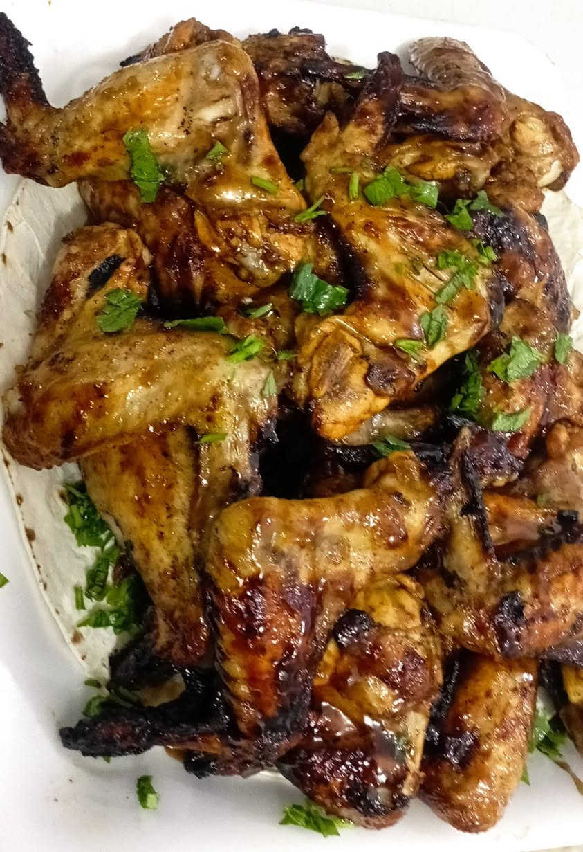 🍗🔥 زاد أهلنه جابتلكم نكهة تكساس للحلّة! 🇺🇸
لأن نحب نجيبلكم كل جديد ومميز، حضّرنالكم تشكيلة أجنحة دجاج بطعم غير شكل 😍
🍗 أجنحة مشوية ومتبلّة بتتبيلة خاصة، بطعم غني ولذيذ يخليكم تطلبوها مرة ومرتين!
🔥 أجنحة دجاج مقلية ومقرمشة بصوص البافلو، قرمشة من برّه وطعم حار ولذيذ من جوّه، ويّاها صوص خاص للتغميس يزيدها متعة! 🤤
🌶️ نكهة تكساس وصلت للحلّة، وتجربة جديدة ومختلفة وفرناها إلكم بمطبخ زاد أهلنه!
يلا جرّبوها، وخلّونا نسمع آراءكم… لأن رأيكم يهمّنا وأهلنه يستاهلون كل جديد ❤️
مطبخ زاد أهلنه — الطعم الأصيل والنكهة المختلفة!

يوجد توصيل  داخل الحمزه والهاشميه
