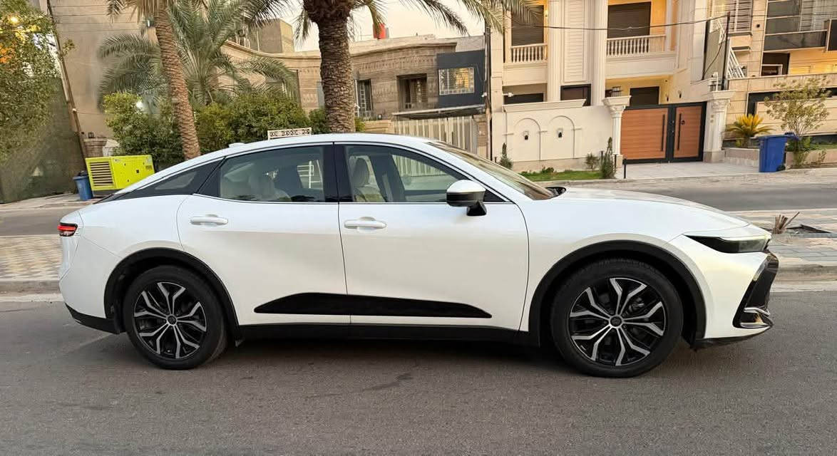 تويوتا كراون 2023  بريميوم
خليجي — عبد اللطيف جميل 

🔹 المواصفات:

محرك 2500 هايبرد
فتحة سقف
أنظمة أمان متقدمة تشمل الرادار الأمامي والخلفي 
كاميرات 360 درجة
حساسات متكاملة 
مقاعد كهرباء أمامي + خلفي
تبريد مقاعد
بردة كهرباء
مصابيح 4 عدسات
تجهيزات أصلية كاملة من عبد اللطيف جميل
السيارة كفالة عامة من الصبغ والبارد والتبديل
عداد المسافة / 34 الف كم

 حالة السيارة: : مستخدمة بحالة جيدة جدا
رقم بغداد 
السعر/ 31000 الف دورلار

📍 الموقع:بغداد - المنصور
الاتصال/ ***********@
