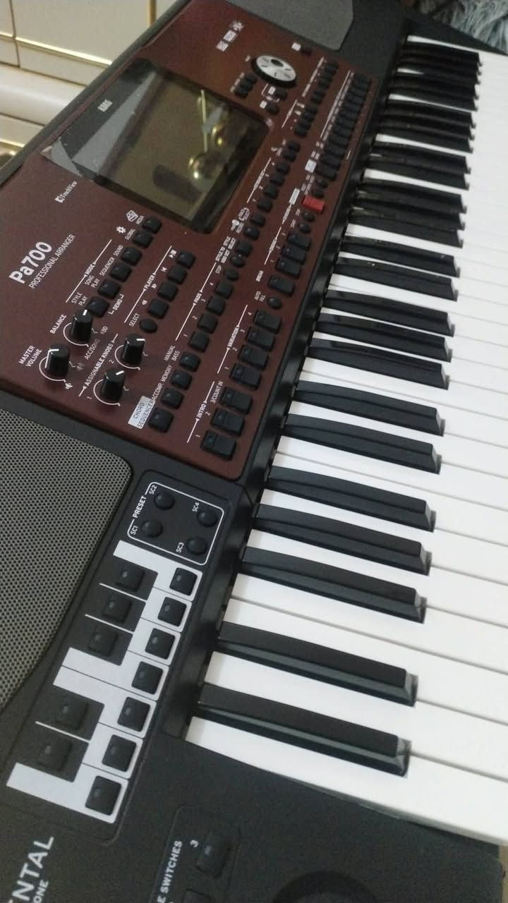 للبيع كورج 700 فيشه صفره الباب الأول التفاصيل داخل الفديو الشراي يجي خاص ويدلل السعر 9 ونص ***********

