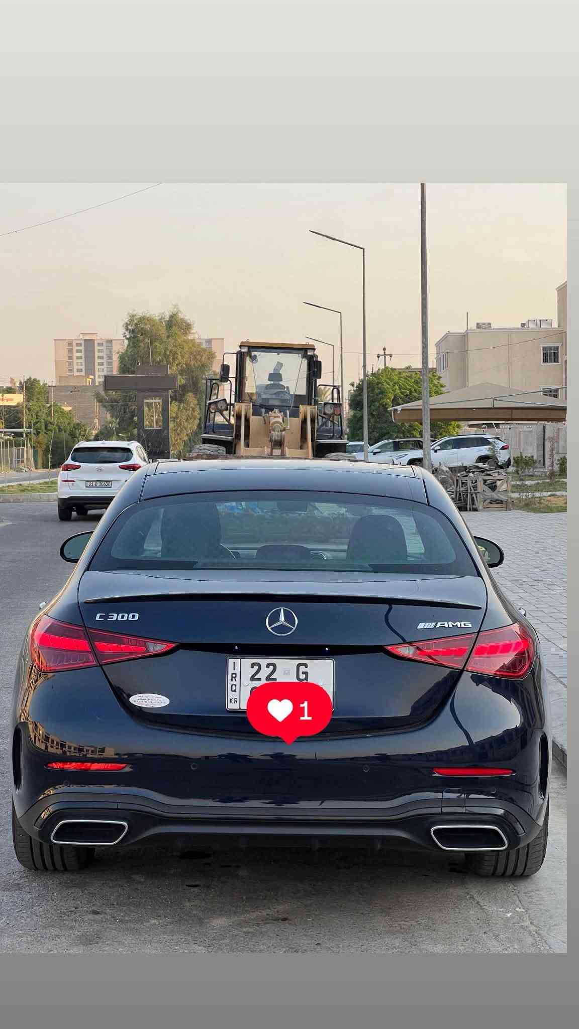 السلام عليكم 

مارسيدس بنز 
2023 
C300

وارد أمريكي 
بيها بنيد ودعاميه بدون دواخل لا شاصي ولا لغد 

رقم اربيل ب اسمي تحويل ثاني يوم 

ماشيه 66 km 

فول مواصفات السياره 1/1 للاخير 
 
5 كاميرات فول فول

مكفوله كفاله عامه عدا البنيد والدعاميه 

للاستفسار : *********** 
المكان بغداد العامريه قرب خدمي المطار

نص مكتوب في الصور:
- 1