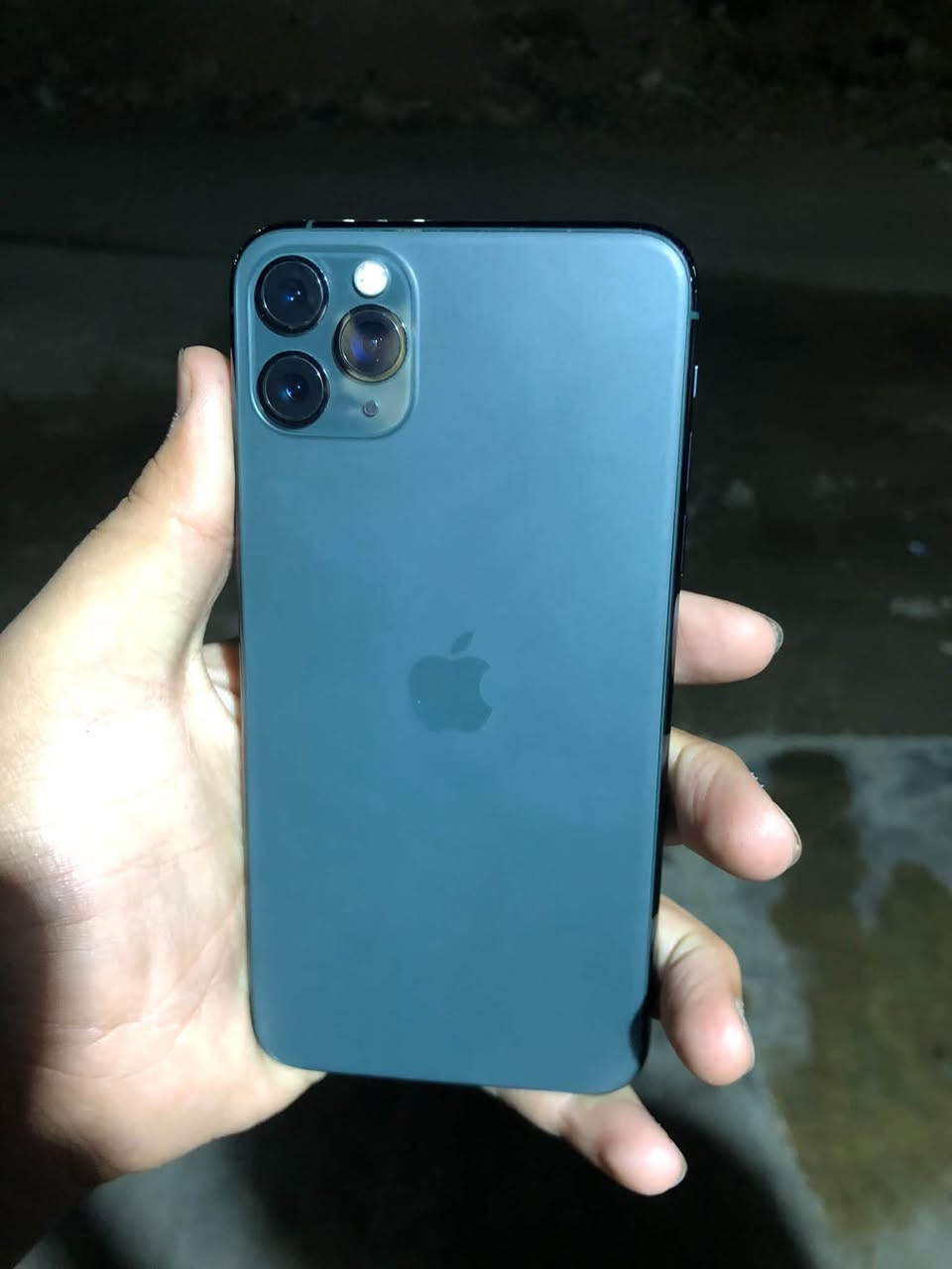 آيفون ١١ • ٦٤ غ.ب. • بطارية ٧٣٪
