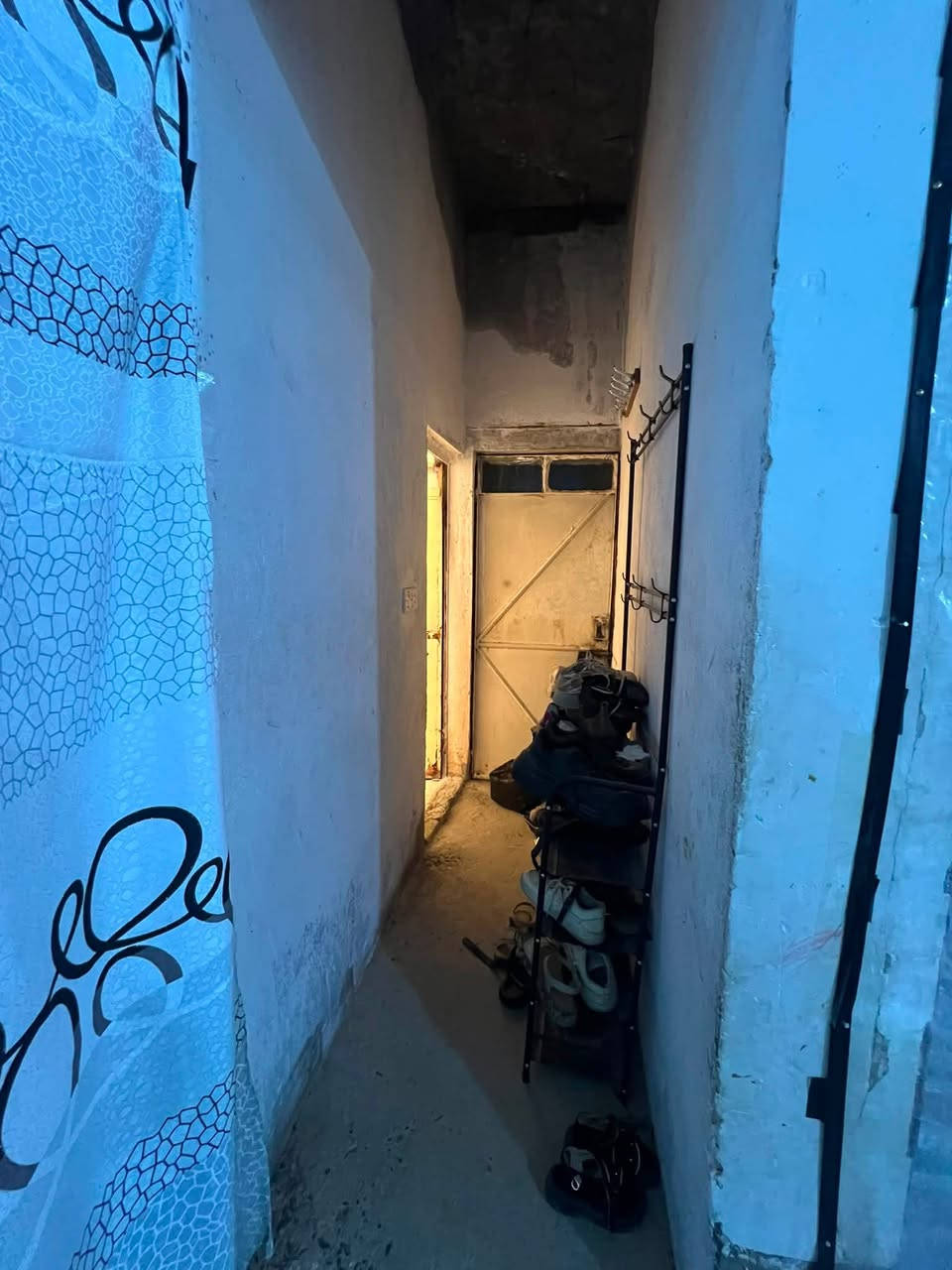 السلام عليكم بيت مساحتة 100 متر 
عنوانة طريق ياحسين عامود 130 شارع الزرگة 
يتكون من غرفة وصالة ومطبخ وحمام وتواليت داخلي وتواليت خارجي 
مكشوفة عدد2 طارمة چبيرة
طابو زراعي سند 25 
قرار محكمة 
بناء بلوك السقف شيلمان  
للبيع سعرة 17 وبيه مجال
للاستفسار ***********
