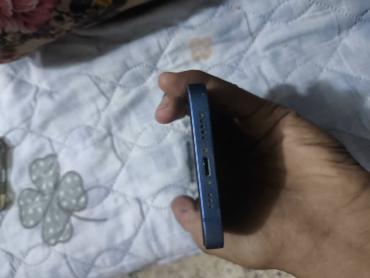 من رخصة الادمن 
ايفون 13 فرمته ونسيت البريد و الرمز ميفتح الا تخطي 
ذاكرة 128 
بطارية 83 
السعر 150
والتخطي مالة ب 75 الف
***********
