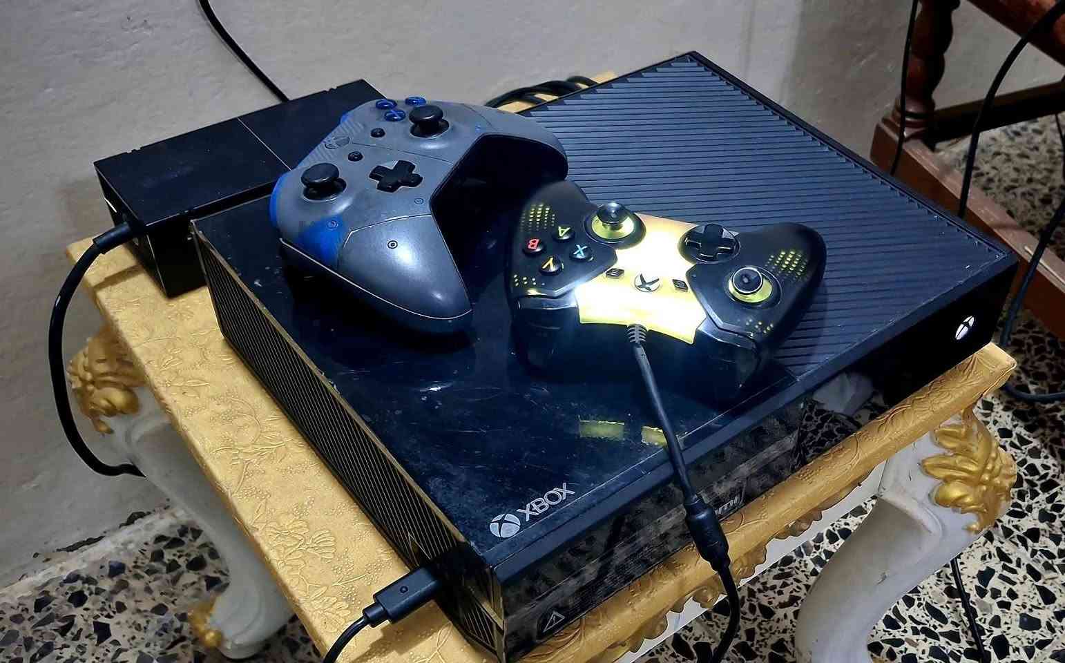 السلام عليكم 
للبيع أكس بوكس ون فات جهاز نضيف ومفتوح للتنضيف فقط وملحقاته يدات ثنين وكنكت ومحوله وكيبل HDM وهارد مع راك نقص كيبل الراك فقط سعره مع الهارد حجم 320كيكه  150 الف
بدون هارد 120 الف الاكس بوكس 
للتواصل خاص او الاتصال على الرقم 
***********

