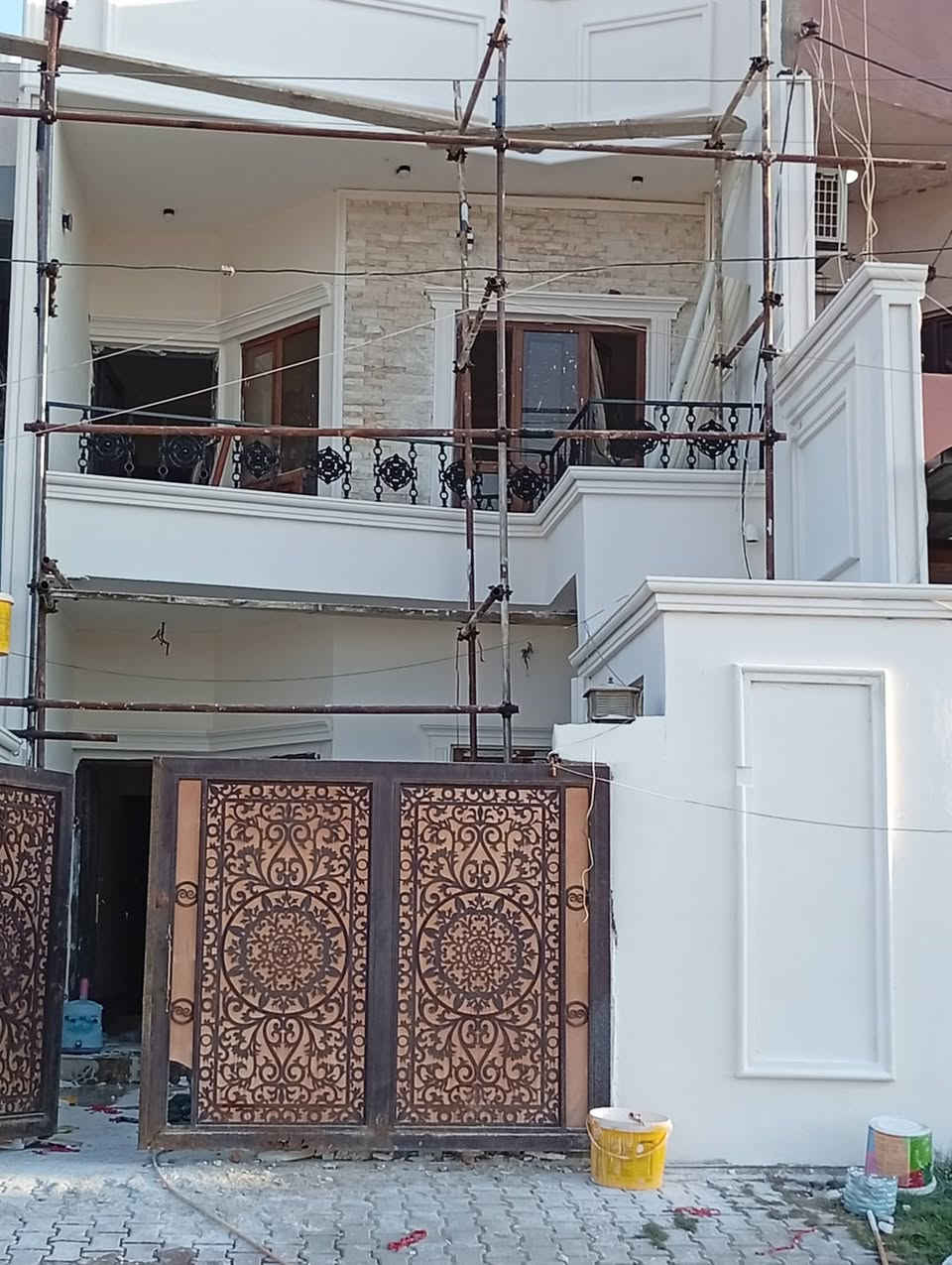 🔥 ديكورات أبو يحيى🔥 
مو بس ديكور… نخلي بيتك فخم يلفت كل من يشوفه ✨
✅ تنفيذ جميع أعمال الفلين والفوم العازل
✅ سقوف مغربية ملكية بتفاصيل فاخرة
✅ تصاميم مودرن وكلاسيك حسب الطلب
✅ شغل مرتب • أسعار مدروسة • تسليم دقيق
إذا تريد بيتك يصير أفخم وأجمل من الخيال
فـ ديكورات أبو يحيى هو الاختيار الصح 👌
🎨 نحول الجدران والأسقف إلى فن راقي
🏠 شغل يضيف قيمة وجمال لبيتك
📞 للحجز والاستفسار:
(***********)
ديكورات أبو يحيى
✨ لأن الفخامة تبدأ من السقف ✨
نعمل داخل وخارج محافظة كركوك
