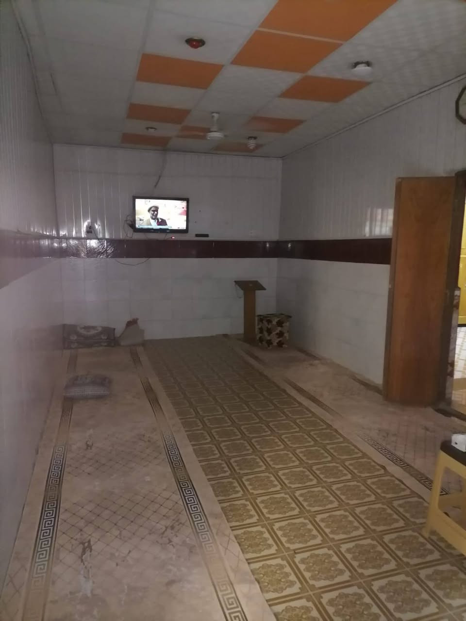 بيت للبيع في البصرة حيانية التاميم
مساحته 150 متر طابقين طابق الأرضي يحتوي على غرفة و هول واستقبال ومطبخ و صحيات داخلية وخارجية طابق ثاني يحتوي ع غرفتين وصالة كبيرة و حمام وسطح كبير سعر 120 وبي مجال تواصل
 ***********
