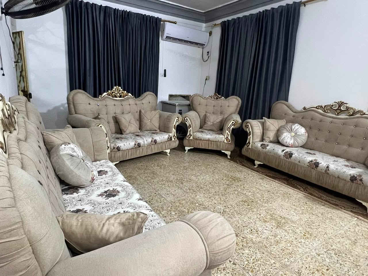 تخم تركي 9نفرات نظيف جدا
مكان النجف واكو توصيل بكروه سعره ٣٧٠ وبي مجال
***********
