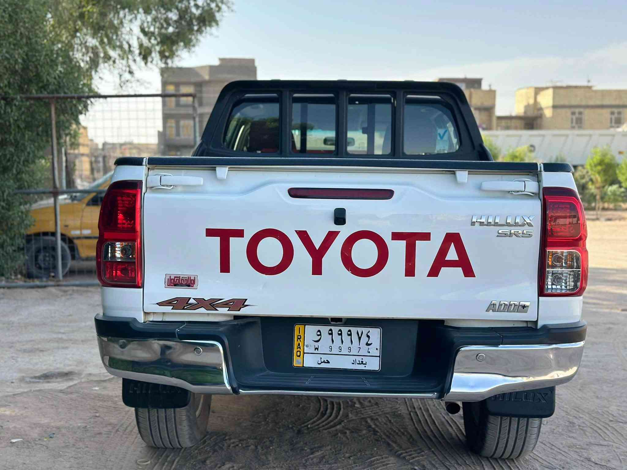 سلام عليكم    ( للبيع )
* تويوتا هايلوكس فور ويل 
* موديل 2020 
* وكاله كويتيه 
* العداد 160 الف
* ضرر صبغ ربع جاملغ الخلفي + بارد بصيط
* رقم مميز بأسمي تحويل مباشر 
* ًسعر 250 قابل لتفاوض
📞 ***********
***********
