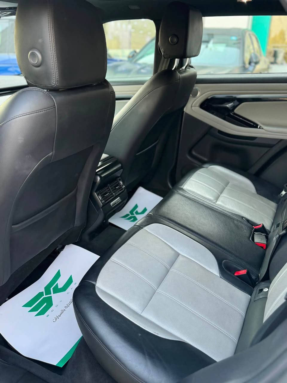 🔥 للبيع | 2023 LAND ROVER RANGE ROVER EVOQUE R-DYNAMIC S 🔥

✨ سيارة مميزة جداً بحالة ممتازة ومواصفات فول، جاهزة للاستخدام.

📍 رقم أربيل
📍 الموقع: بغداد – اليرموك

⚪ اللون: أبيض مع سقف أسود
🛣️ الممشى: 41 ألف ميل
✅ محرك 2.0 (4 سلندر)
✅ نظام دفع رباعي (4×4)

أبرز المواصفات:
✅ سونار (مرفق)
✅ سقف بانورامي
✅ كاميرا خلفية + كاميرا 360
✅ صندوق كهربائي
✅ التحكم على المنحدرات
✅ مستشعرات وقوف
✅ تدفئة وتبريد المقاعد
✅ تدفئة مقود القيادة
✅ مقاعد تدليك + ذاكرة للمقاعد
✅ تشغيل بالبصمة
✅ مرايا كهربائية مع تدفئة
✅ مثبت سرعة + مثبت سرعة تكيفي
✅ شاشة
✅ Apple CarPlay
✅ شاحن لاسلكي
✅ التعرف على إشارات المرور
✅ مراقبة النقطة العمياء
✅ تحذير مغادرة المسار
✅ نظام فرملة الطوارئ
✅ التحكم الأوتوماتيكي بدرجة الحرارة
✅ فرامل وقوف إلكترونية
✅ مانع الانزلاق
✅ حساس المطر
✅ حساسات ضغط الإطارات (TPMS)
✅ عرض المعلومات على الزجاج الأمامي (HUD)
✅ مصابيح LED + زينون
✅ كشافات ضباب
✅ إنارة محيطية
✅ 8 وسائد هوائية

تفاصيل السيارة:
🔹 بابان رش
🔹 رشة خفيفة بالصندوق
🔹 بدون حادث
🔹 السيارة نظيفة جداً

رقم الشاصي (VIN):
SALZT2FX4PH179873

📞 للاستفسار: ***********
📍 العنوان: بغداد – اليرموك

السعر على الخاص (Inbox) أو الاتصال. بغداد, العراق
