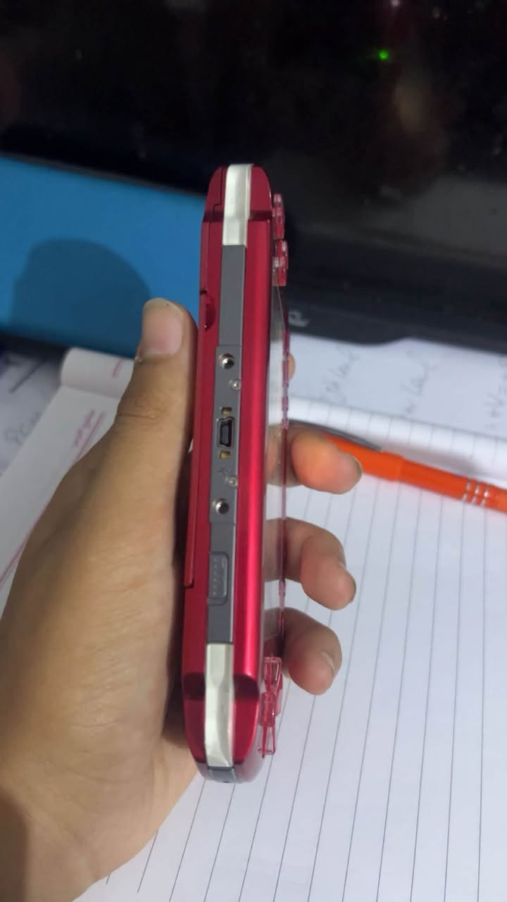 PSP 3000 اللون الاحمر
لون نادر وجهاز مُعدل (مهكر) مع كامل ملحقات و رام جاهز لاضافة الالعاب وكيبل نقل العاب وملفات من الحاسبه +حقيبه ما عدا الكارتون لان ضايعه الجهاز نظافته گدامك شخط مابي السعر ١٣٠ بي مجال للشراي  غير متواجد فيس بوك رقمي *********** بي واتساب
