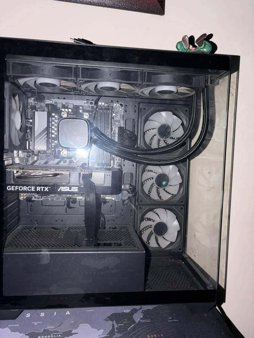 RTX 5060ti 16GB Asus 
Ryzen 5 7600x
Mb gigabyte z760prime
SSD 1TB
SSD M.2 1TB
RAM 16GB DDR5 5200mhz
Liquid cooling 360mm
Psu 750w
شاشة Odyssey g5 curved 2k 165hz  27inch va
السعر 2150 وبي مجال
للتواصل واتس ***********

نص مكتوب في الصور:
- Hz 1.035 V 93 W 1076 RPM 14001 MHz | CPU 41 % 62 °C 4996 MHz 59.7 W | LAT 3.9 ms 0 ms LEGEND Extraction Point Inactive Extraction Point Extraction Point Trigger Mission MandelBrick Decoding Station Boss Task High-Value Point 66% Mark Zoom Shift Hide Icons Hold to Talk