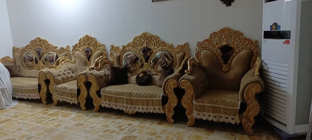 قنفات ملكية للبيع 🛋️✨
قنفات ملكية مرتبة ونظيفة للبيع، مناسبة للبيت والصالون 🌷
💰 السعر: مليون ونص فقط
📍 المكان: الكوفة – حي ميسان

للجادين فقط، والاستفسار والتفاصيل مراسلة خاص 📩
السعر قابل للتفاوض بالمعقول.
التواصل على الرقم /  ***********
