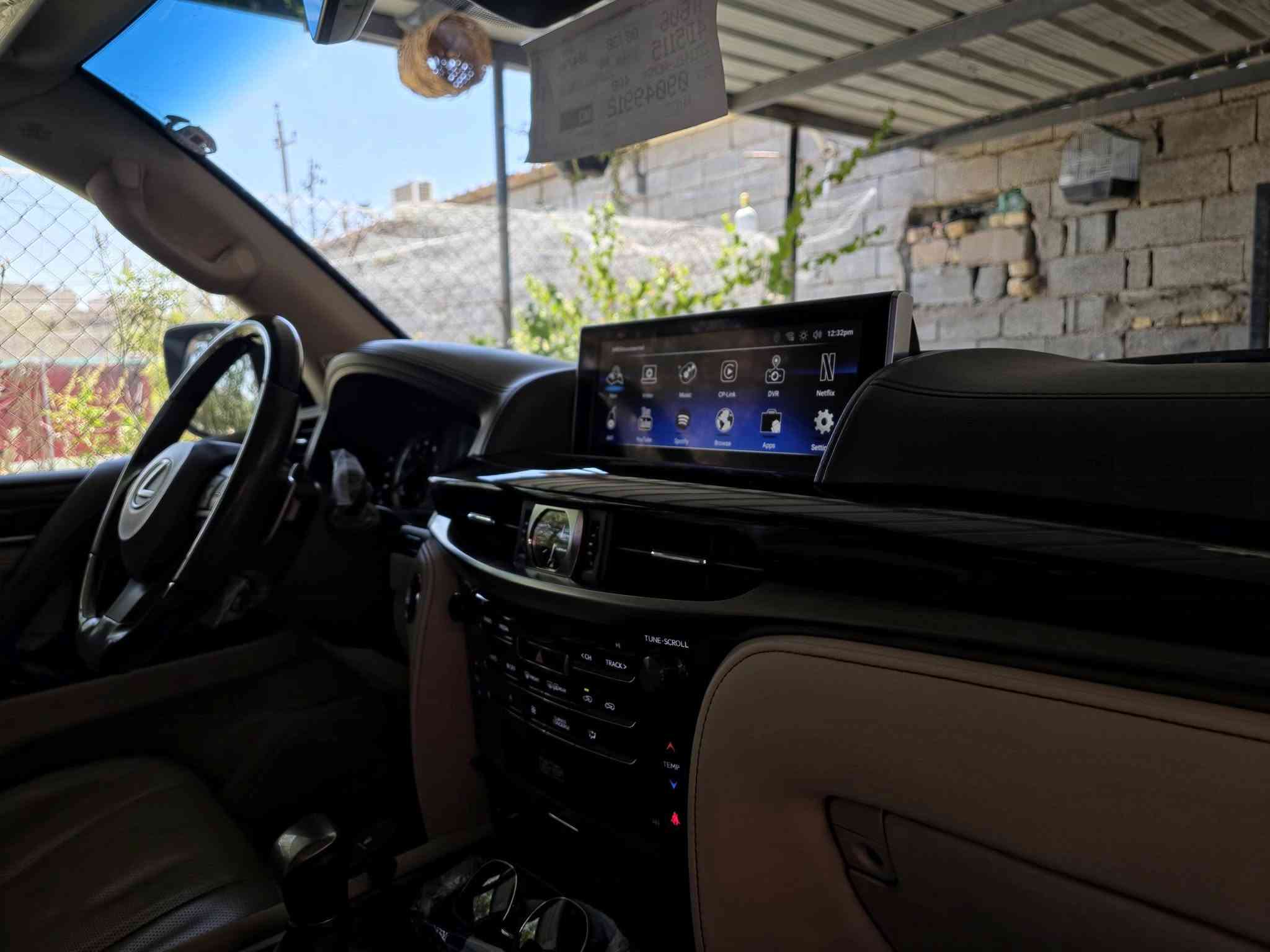 لكزس (Lexus) خليجي فول لوفول
كامله معه جهاز کار بلي 
دوسات حوض اصليات ضد لمي لسياره ماشيه قفط 90 الف لسياره كفاله عامه ماعده صبعين بارد بلمدكر الامامي الايمن ما يبين ولباقي كله كفاله شخط مابيها لسياره ما متعوبه نضيفه
لوك
الفئة: 570 LXسنة الصنع : 2017
المحرك 8 سلندر (8) ، سعة 5.7 لتر (5700 سي سي
القوة الحصانية: 383 حصان
ناقل الحركة أوتوماتيك 8 سرعات تبترونيك مع شيفترات خلف المقود)
نظام الدفع رباعي مستمر (4WD / 4x4) مع قفل دفرنشل 
رقم الهاتف ***********
***********+
السعر بي مجال قليل
