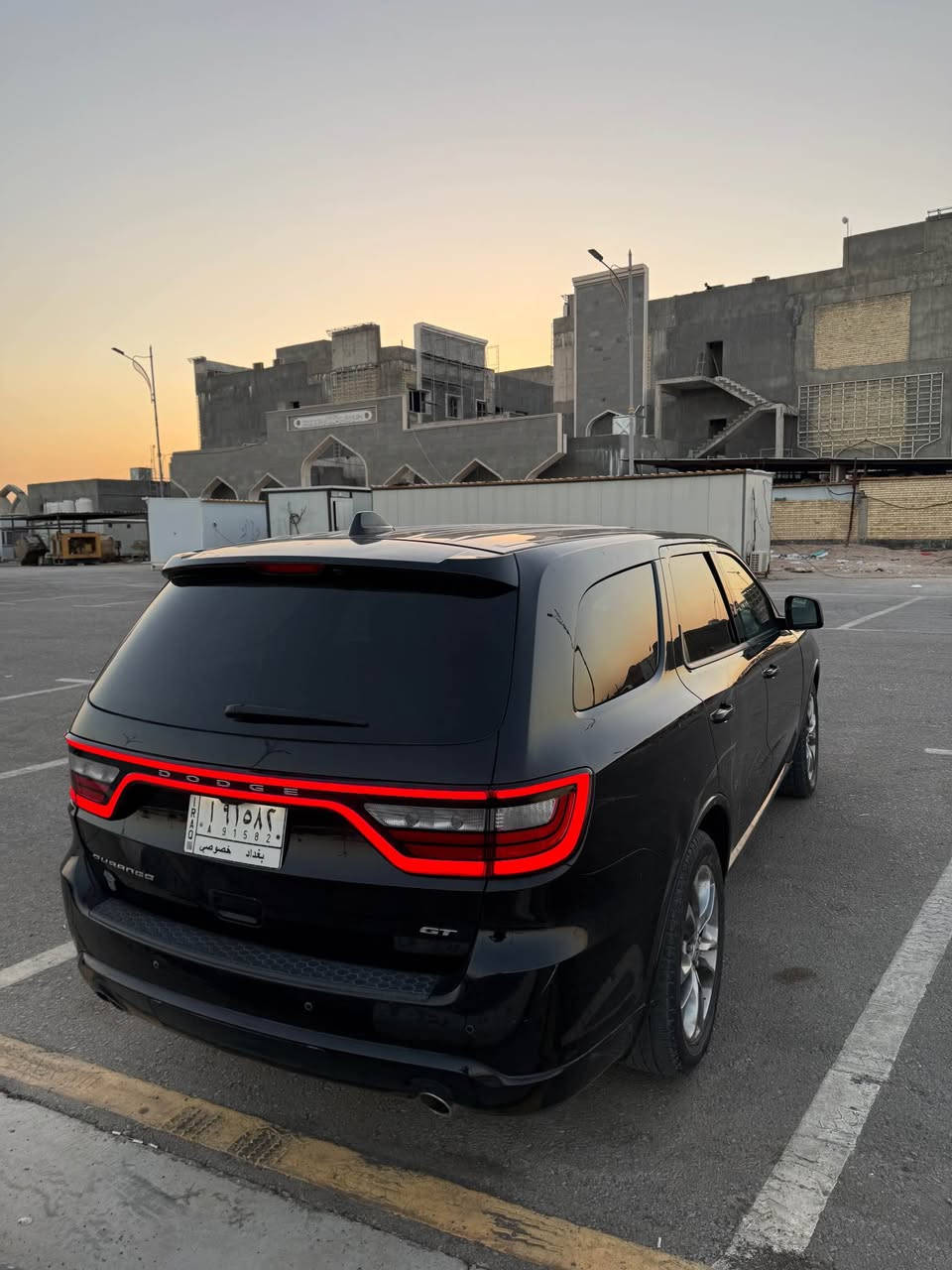 ‏Dodge Durango 2020
• اللون: أسود 🖤
• الموديل: 2020
• المحرك: V6 سعة 3.6 لتر
• القوة: 295 حصان تقريباً
• ناقل حركة: أوتوماتيك 8 سرعات
• دفع: حسب الفئة (دفع خلفي / رباعي)
• 3 صفوف من المقاعد
• سعة 7 ركاب
• شاشة وسطية ونظام ترفيه
• كاميرا خلفية
• تحكم بالمقود
• مثبت سرعة
• تشغيل بصمة/زر
• تكييف أمامي وخلفي
• جنوط ألمنيوم
• مساحة داخلية واسعة ومريح
تبريد السيارة ثلج 
السيارة مرقم بغداد 
السيارة امريكي بيه حادث خارج العراق وبيه داخل العراق شخوط وبعض الامور 
اي تفاصيل تخص السيارة وصور حادث راسلني وتدلل
السعر راسلني خاص وتدلل. 
***********
*********** كربلاء, العراق
