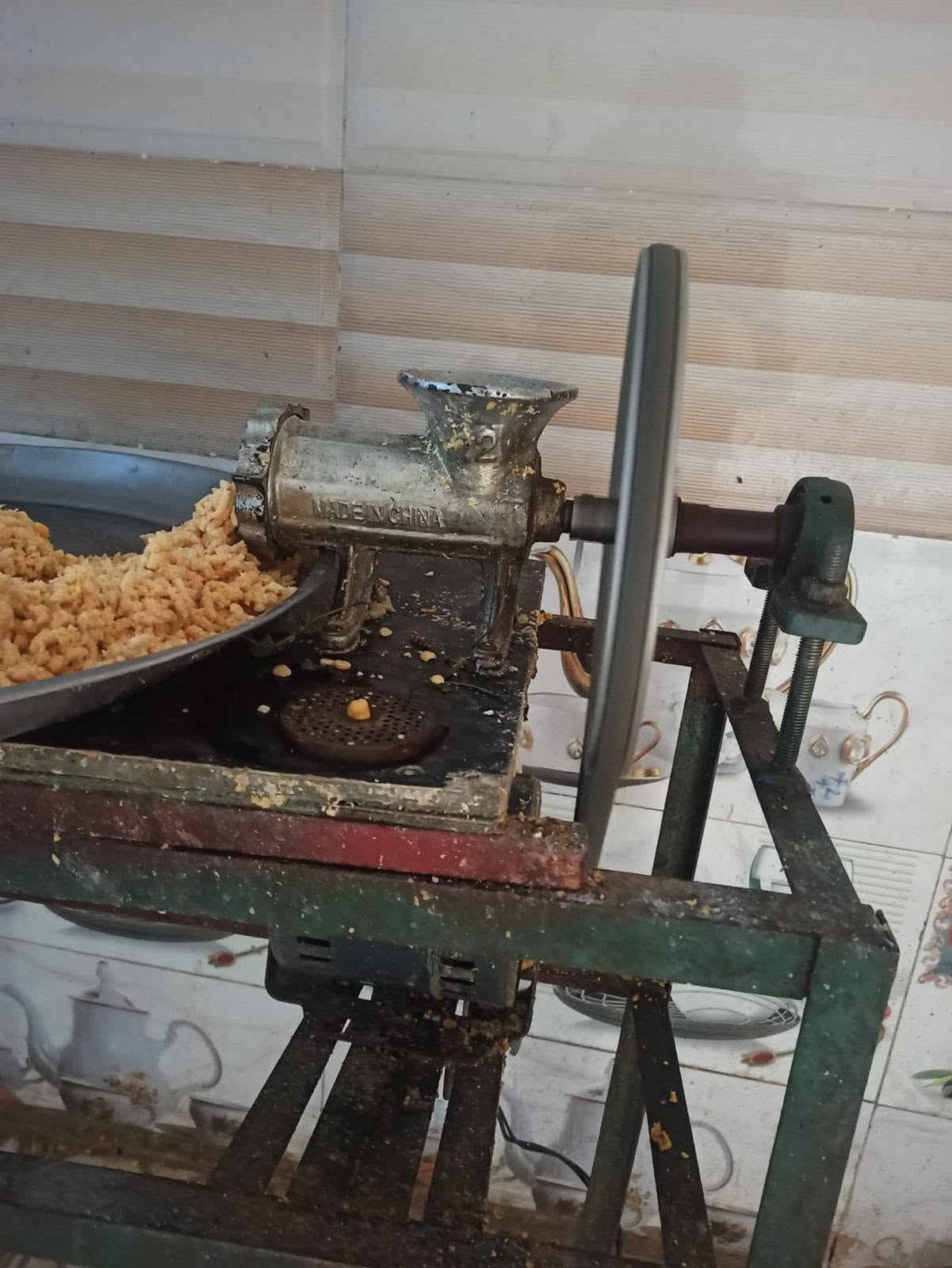 سلام عليكم غراض مطعم جاهزة للبيع جدد نضاف كلش تفصال عليك بس تجي وتشتغل  كل شيء وياهن موجود وياهن ثرامة فلافل جاهزة للبيع سعر خاص شراي يراسل يتصل وبالخدمة. ***********       مكان قضاء المدينة ام الشويج
