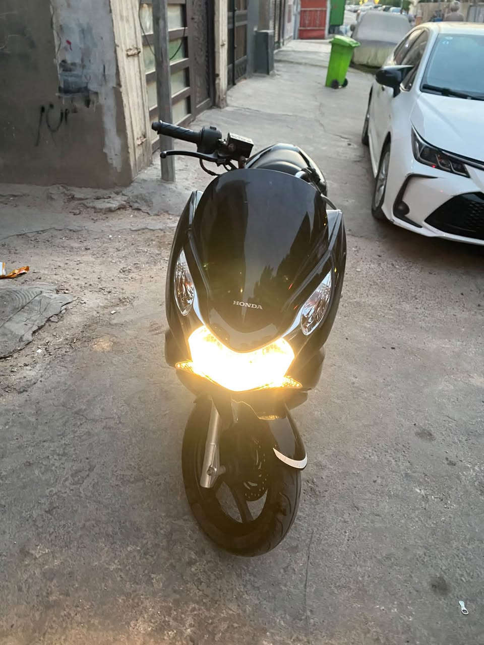 السلام عليكم ورحمة الله وبركاته
للبيع pcx جيل اول 
الدراجه جديدة رمبة 
ماشية 3400 حقيقي 
السعر 17$
للاستفسار 
***********
