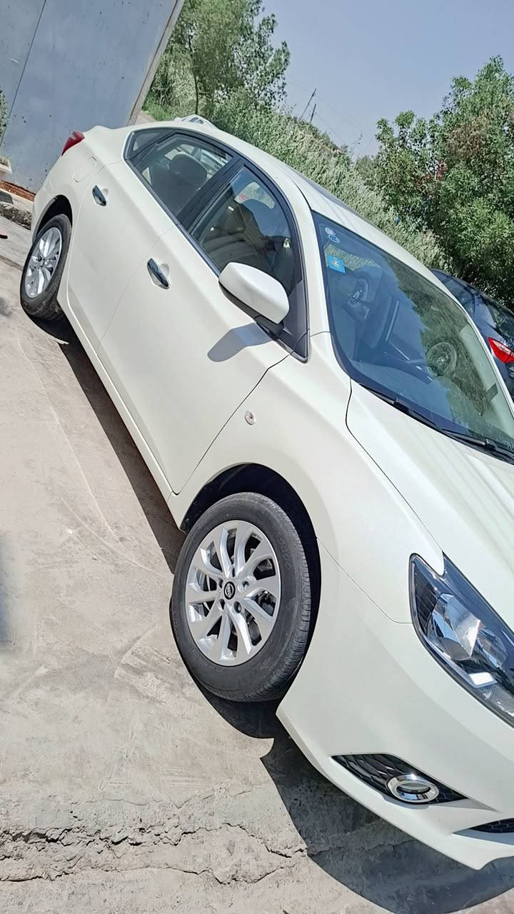 السلام عليكم شباب للبيع نيسان سنترا شركه السور موديل ٢٥  رقم بغداد  بيها سلايت داخل بيجي شاشه لكزز حجم كبير  السياره مدوشمه مقاعد ورضيات وصندوك السعر ٤٥ بيها مجال قليل مكاني التاجي ***********
