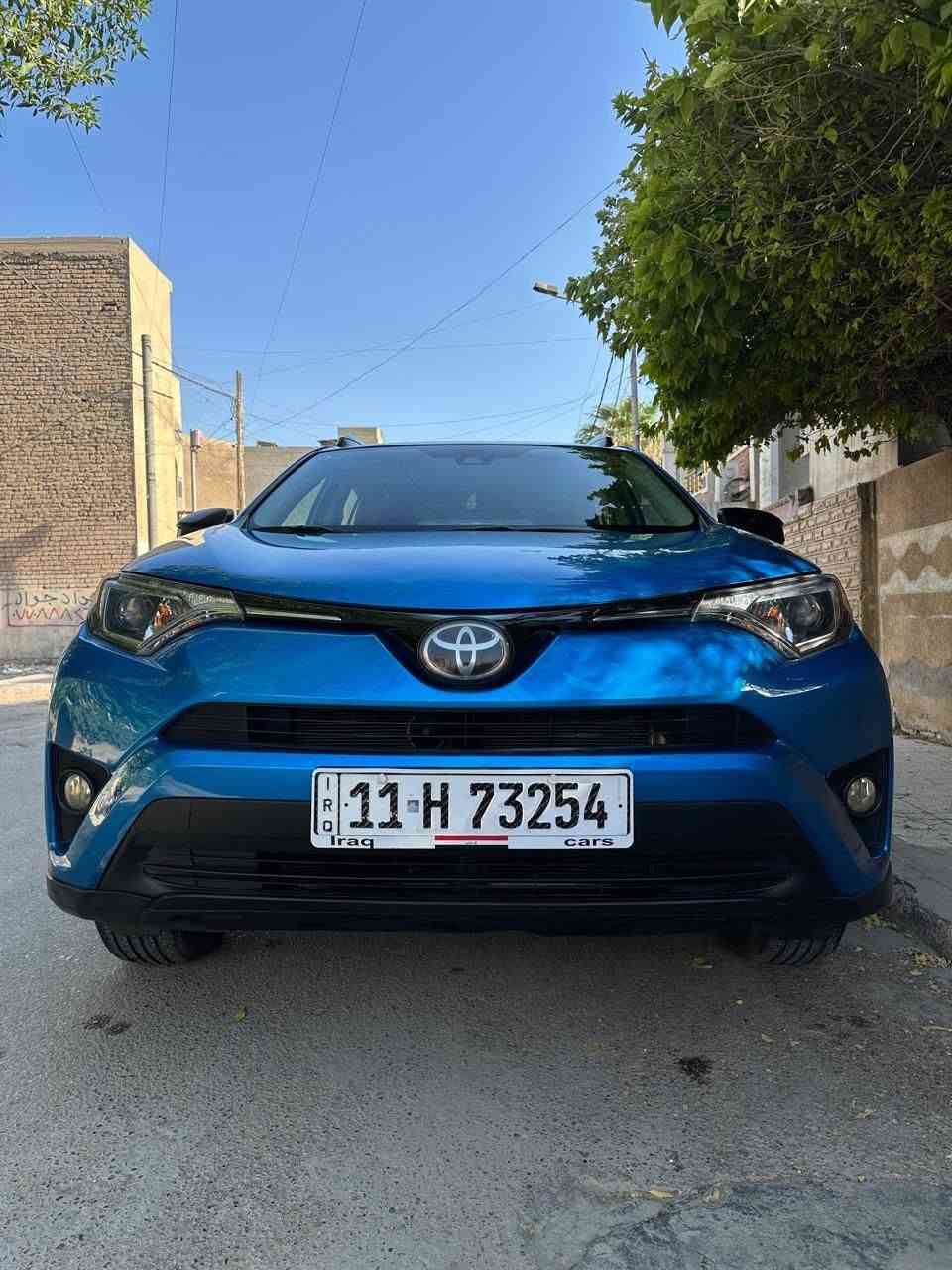 سلام عليكم للبيع تويوتا راف فور
#الفئة: LE
#سنة_الصنع: 2018
#اللوحة: بغداد (بأسمي تحويل مباشر)
#المسافة_المقطوعة: 36 ميل (حقيقي و قابل للزيادة)
#الضرر: داير الباب خلف السائق فقط لا غير بدون ايرباك (بجم كبس) السيارة ليبل واحد و صور الحادث مرفقة في المنشور 

                           ((((((المواصفات))))))

1- شاشة كبيرة 
2- كامرة خلفية 
3- كمبيوتر تحديد عطل 
4- رادار امامي 
5- كروس سرعة 
6- تحكمات استيرن 
7- مانع انزلاق 
8- نظام ECO 
9- نظام SPORT 
السيارة على ايدي اني مستوردها من سنة 2018 الى هذا اليوم 
السيارة جديدة و نضيفة بمعنى الكلمة و بالواقع احلى و اجمل بكثير من الصور كاملة مكملة من كل النواحي ما بيها نقص برغي سعر السيارة 168 و بيها مجال بسيط
📞 للتواصل و الاستفسار: *********** | *********** 
📍الموقع: بغداد - الدورة (شارع 60)

