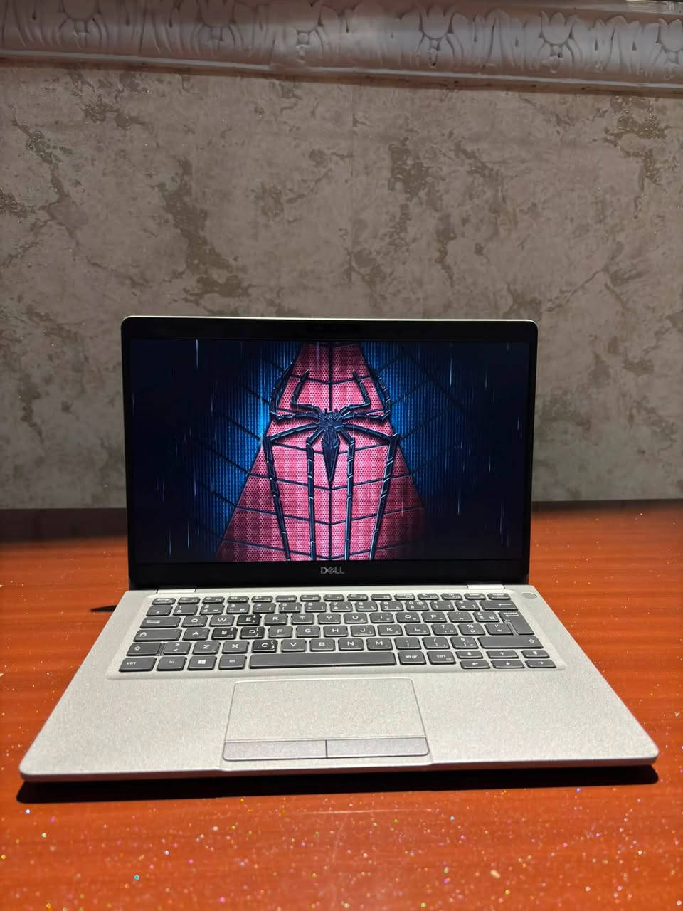 ✨ تألق بأناقة الأداء والسرعة مع لابتوب Dell Latitude 5310 بحالة تخزين ونظافة تخطف الأنظار، ومواصفات مثالية لكل شغلك ودراستك 💻🔥:
 🧠 المعالج: Intel Core i5 (الجيل العاشر) لأداء سلس وسريع
 ⚡ الرام: 8 جيجابايت
 💽 التخزين: هارد 256 جيجابايت SSD لسرعة فائقة بالتشغيل
 🖥️ الشاشة: دقة Full HD صافية ومريحة للعين
 🔌 الملحقات: الشاحن الأصلي الوكالة
 🔋 البطارية: بحالة ممتازة تدوم معك طويلاً
 ✨ النظافة: بحالة ممتازة جداً وخالي من أي عيوب، جهاز مرتب وجاهز للاستخدام الفوري 💯
💰 السعر: 350 ألف دينار عراقي فقط 🇮🇶
💎 قطعة مميزة ولقطة لا تعوض.. للطلب أو الاستفسار، راسل الصفحة أو تواصل معنا اتصال / واتساب على الرقم 📱:
***********
