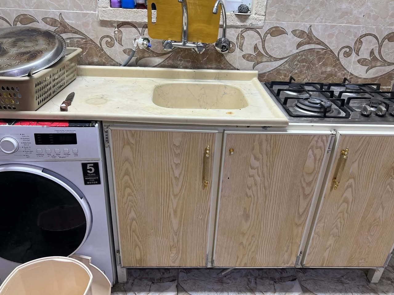 غرض بيت للبيع
غرفه نوم ١١ قطع  ٥٠٠ الف
ميز طعام مع ٦ كراسي ٥٠ الف
كاونتر مع ملحق وطباخ ومغسله ٣٠٠ الف
تخم ديوان ثنين طوال واربع مقاعد
٢٥٠
ديديه عش ٣٥ 

موصل زيونه مقابل المرور
