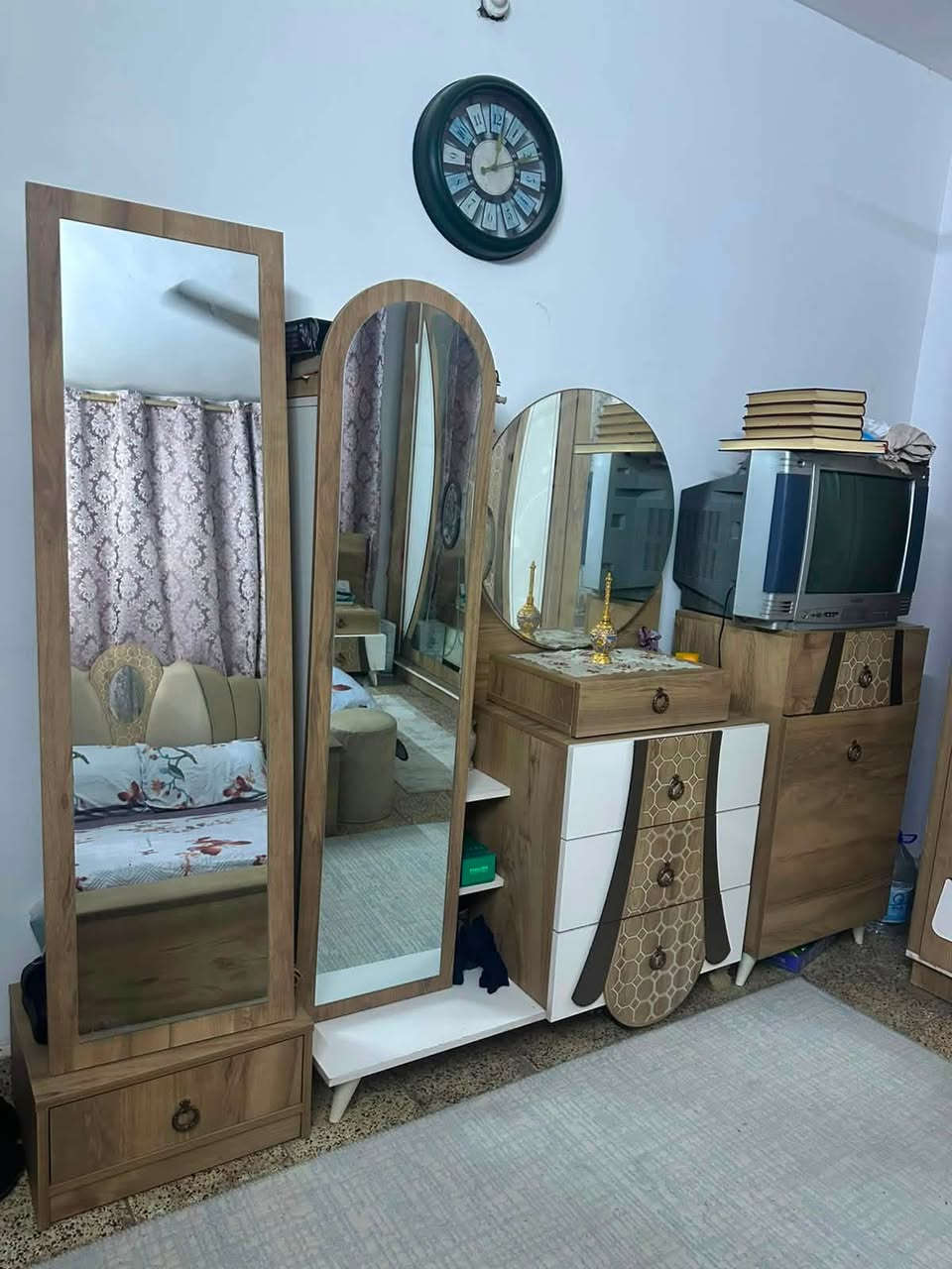 غرفه نوم تركيه مستعمله بعده جديده البيع مكان بغداد المشتل ***********
السعر ٥٥٠
