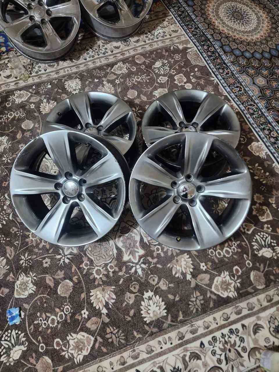 سلام عليكم تخم ويل اس اكس تي ١٨
مال حاويه شرط النضافه للبيع او مروس
سعر ٤٢٥ وبيهن مجال 
شراي يتصل وانا خادم
***********
مكان الديوانية قضاء عفك
