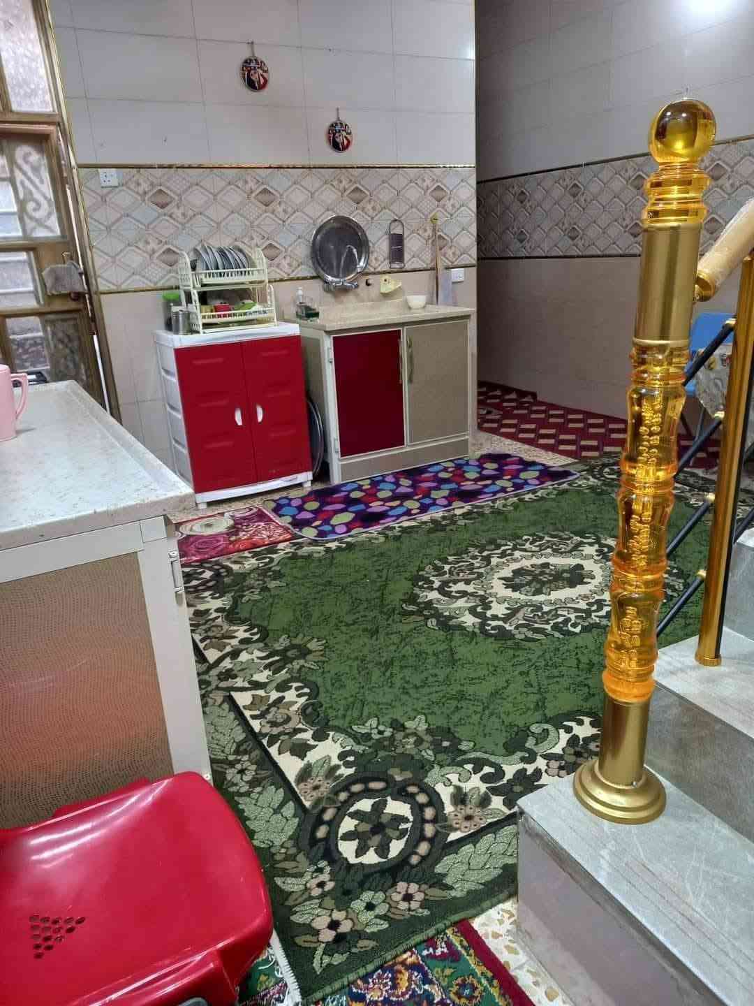 السلام عليكم دار للبيع في الزعفرانية سعيده خلف مول گراره ثالث فرع قرار (. 17. ) مشمول بالتمليك متوفر كافة الخدمات تبليط مجاري  المساحه 100م الواجهة 5 نزال 20 البيت يحتوي على صاله ومطبخ وغرفه وصحيات ثنين داخلي وخارجي ومنور وبيتونه بيها صطحين للاستفسار الاتصال على الرقم ***********
