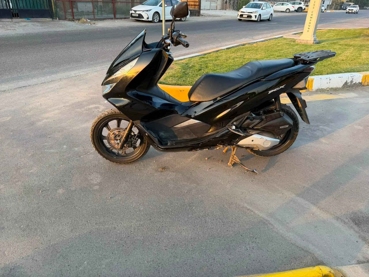 السلام عليكم دراجة PCX الجيل الثالث وارد ماليزي
الدراجة كفالة عامة بس بية ملاحظات بل كفرات سعر 13 وبية مجال 
مكان بغداد غزالية التواصل خاص او على الرقم ***********
