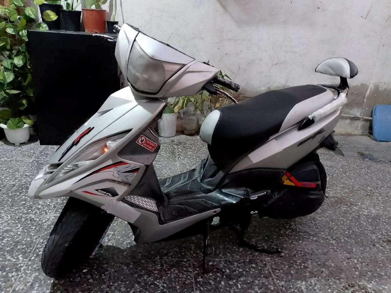 سلام عليكم شباب GTR نكره سلف مكينه خير من الله يرادله جويتر شلعته مو زينه سعر 750 وبيه مجال حك جيتك مكان بغداد جديده ***********
