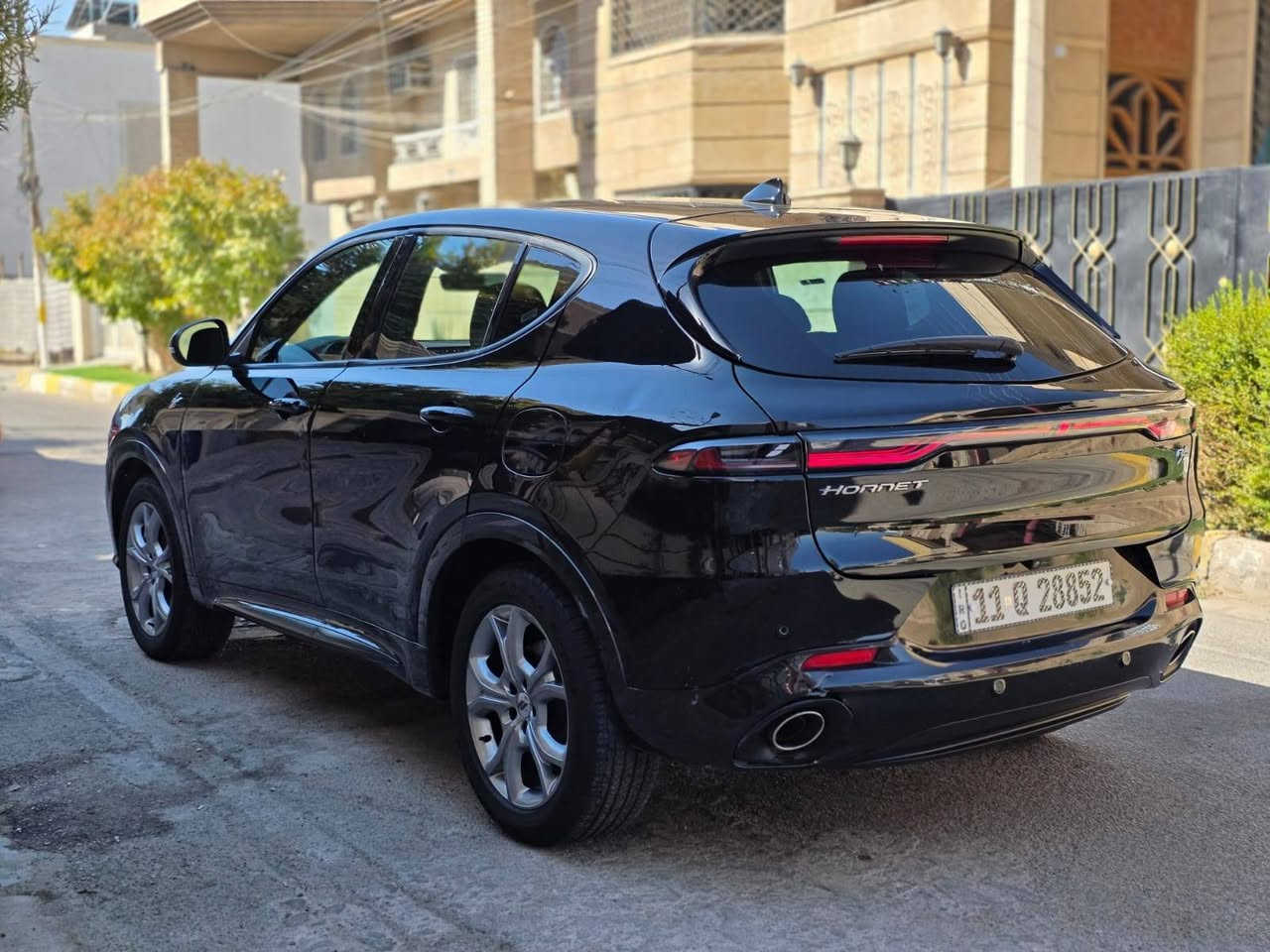 Dodge Hornet R/T Eawd 2024 

محرك : 1.3 تيربو بقوة 288 حصان 

‏ (Plug-in Hybrid)

ممشى : 33 الف 

تمشي بالشحن الخارجي كيلو50 

حادث موضح بصور ايرباك برده فقط وجاملغ صبغ فقط مال حادث 

تعمير كله اصلي ودرجة اولى

مواصفات : 

حساسات خلفيه

رادار امامي + خلفي

نقط عمياء

خروج عن المسار 

اوتو هولد

اوتو بایلوت 

كشنات كهرباء + تدفئة

شحن USB + type C

ويل حجم ١٨ 

كشنات جلد  ار تی اصل 

شاشة حجم كبير + واي فاي ابل كاربلي

تبريد قطعتين بيانو

سبورت مود يتغير برمجة وصوت السيارة

تشغيل عن بعد 

دخول ذكي للأبواب 

بصمات عدد ٢ 

مرآة شفط 

شفتات ستيرن

خزن ميموري كشنات

شاشة ملاحة / وغيرها من المواصفات

مرقم بغداد  كامل بأسمي 

السعر المطلوب 160 ورقة 

للتواصل *********** 
 واتس اب ***********
