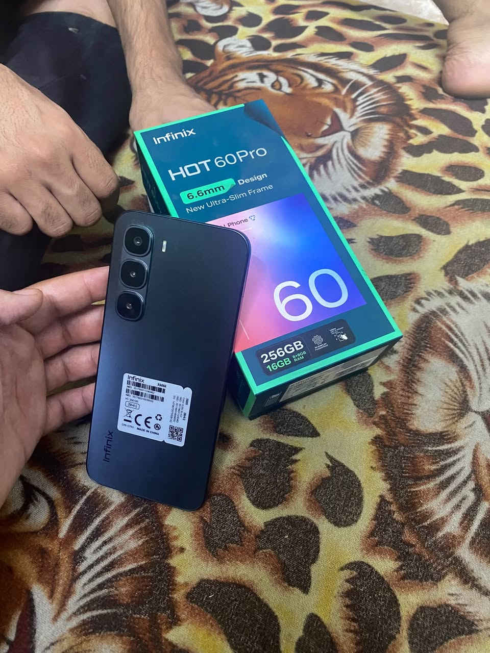 هوت 60بروو ذاكره 256  صار سبوع فتحته من لكارتونه غراضه مامستخدمه سعر 240 وبي مجال  ***********

