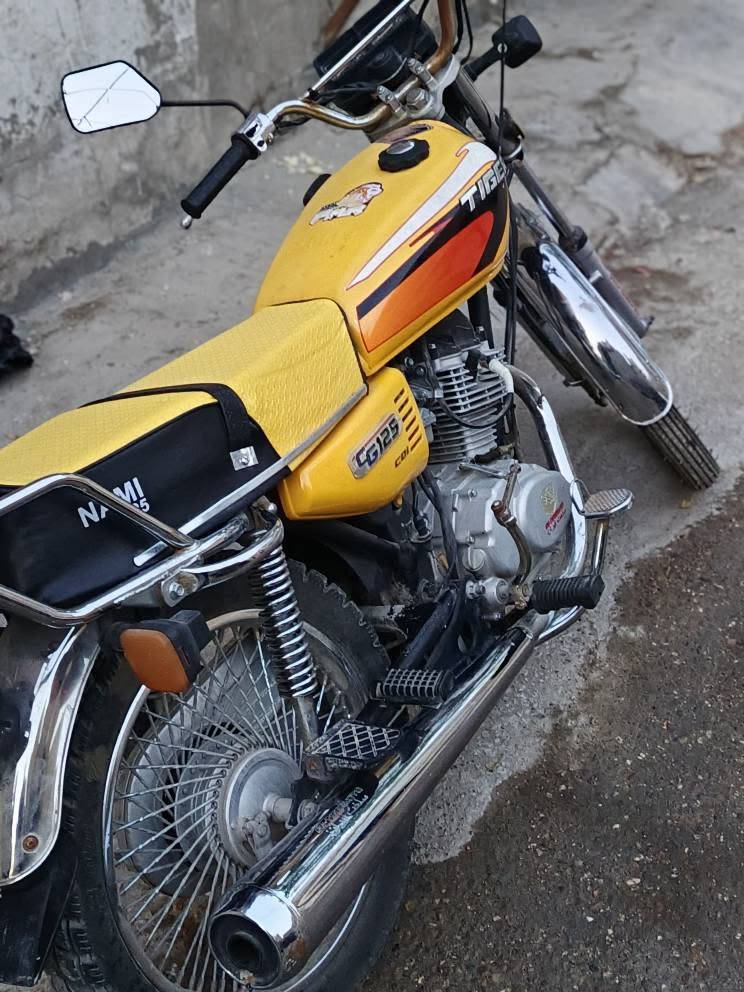 دراجة تايكر ماكس / محرك 125 cc موديل 2021 ماشية 90 الف دراجة مكفولة من ناحية المحرك ممفتوح نهائيا عنوان حلة مركز منطقة الثيلة واتساب *********** حلة, بابل
