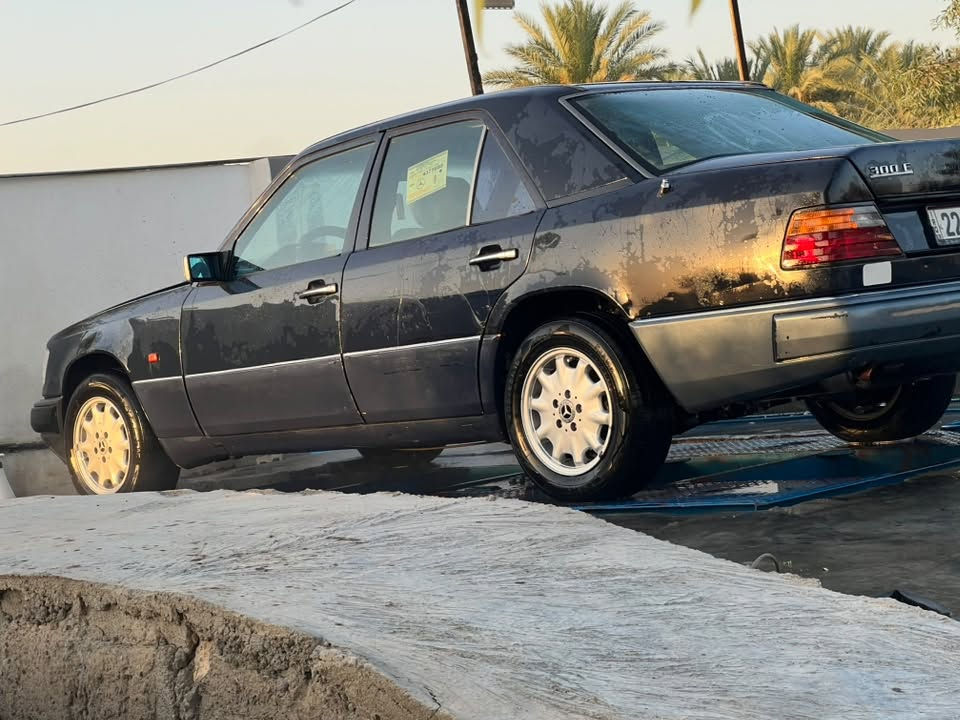 مارسدس دب موديل 1992سيارة بيها 3قطع صبغ  صدر جديد تايرات جدد سيارة كاملة نقصهة فقط فريز التريد غيره اي نقص مابيهة قواعد سليمة محورة مكينه بطه 3000وكير 3000كلشي شغال بيهة رقمهة أربيل شرط تحويل او الوكالة

السعر 58وبيها مجال 
رقم الهاتف ***********

