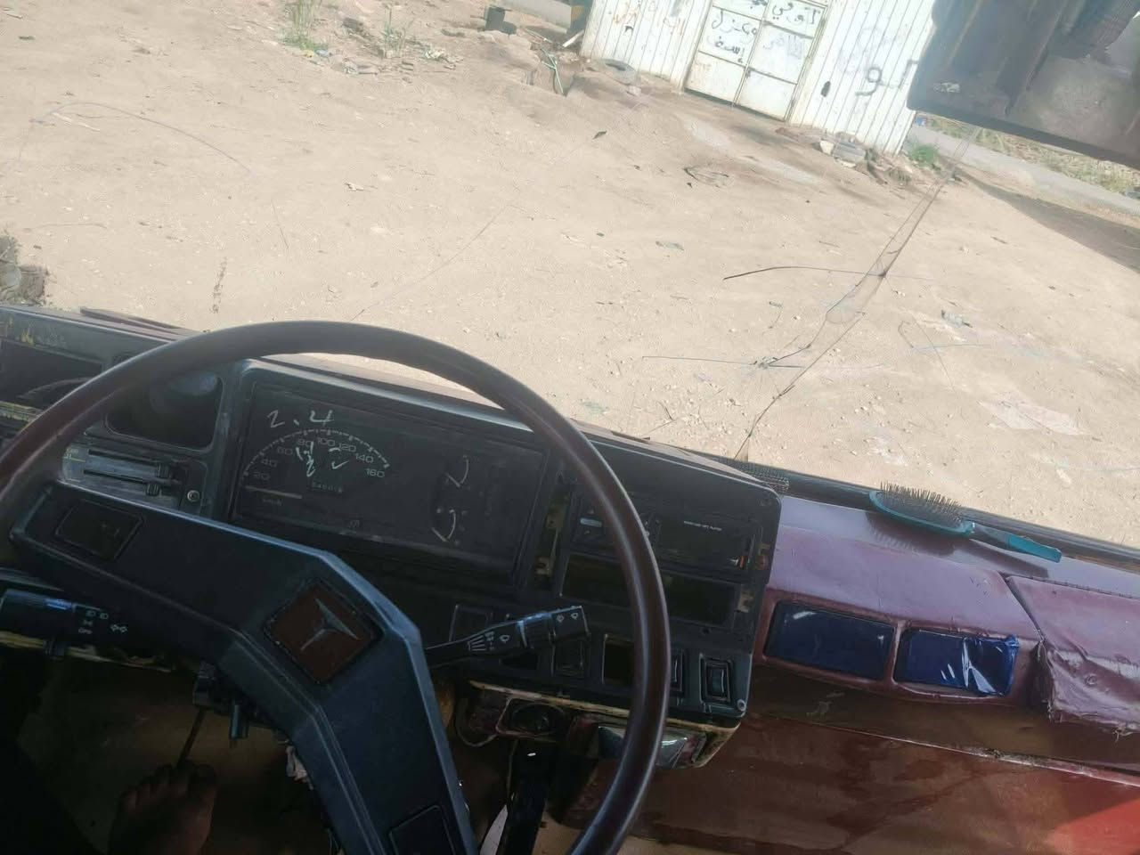 البيع كوستر عريض مكينه كاز نضيف كلش كسن حداديه بدون راعي سعره 3750وبيه مجال بصيط مكان رميثه ***********
