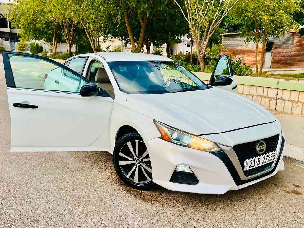 السلام عليكم
🚗 للبيع | نيسان التيما 2020 S 

✔️ الموديل: 2020
✔️ الفئة: S

المواصفات:

- محرك 4 سلندر 2.5 لتر اقتصادي وقوي
- ناقل حركة أوتوماتيك CVT
- تشغيل بصمة + تشغيل عن بُعد + بصمة ابواب
- داخل كريمي المرغوب
- مقاعد كهرباء
- شاشة لمس مع Apple CarPlay وAndroid Auto
- كاميرا خلفية دوارة
- حساسات 
- رادار أمامي، تحذير الاصطدام، ومثبت سرعة ذكي تحكمات بالستيرن جهتين
- كشن كهرباء
- نظام مراقبة النقطة العمياء
- جنوط رياضية 19 إنج
- إنارة LED لايت ليد
- مكيف ممتاز منفصل تبريد ثلج 
- مانع انزلاق سبايدر جناح خلفي

حالة السيارة:
✅ الضرر ربع بونيد صبغ + باب مبدل بلاد نفس اللون  بدون أي ضرر بالداخل بيها بارد بسيط بالقمارة اثر التحميل مايبين بالعين المجردة فقط بالسونار صور السونار والضرر بالمنشور
✅ رقم سليمانية الجديد 
✅ السيارة نظيفة جداً وجاهزة للاستخدام بدون اي مصرف ممشى السيارة 93 ميل گير ومكينة وكهربائيات كلها بشرط وين ميعجبك افحص 
ملاحظة عندي فيديو كامل للسيارة اللي يحب ادزلهيا عالخاص

📍 الموقع: قضاء كلار تابع لسليمانية
💰 السعر المطلوب 137 وبيها مجال بسيط 
📞للاستفسار الاتصال عالرقم ***********
