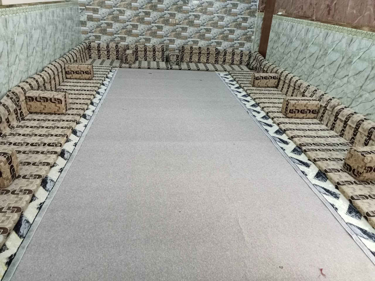 ديوان • مستعمل • ٨ فراشات