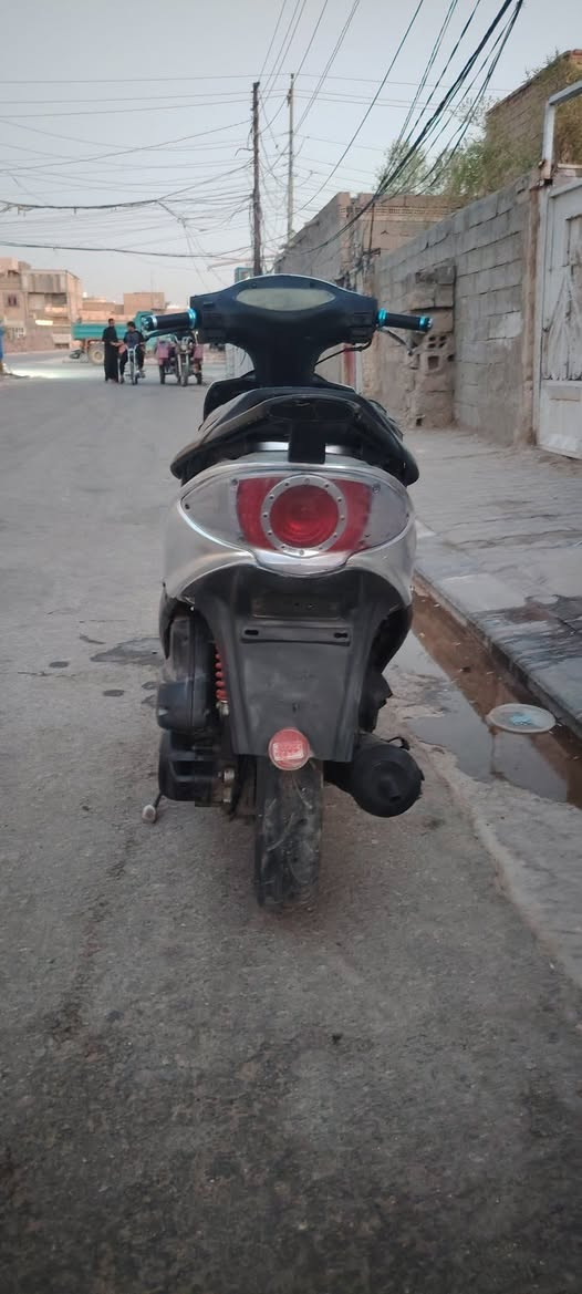 كامكو جي 4 
دراجه شغاله ومناسبه 
250 قفل 🔒 مبدل بيها بوشه وبستم. 
الشراي يتصل ***********
العنوان النجف حي العسكري كبل مقابل اسواق سيد حسين الموسوي.

