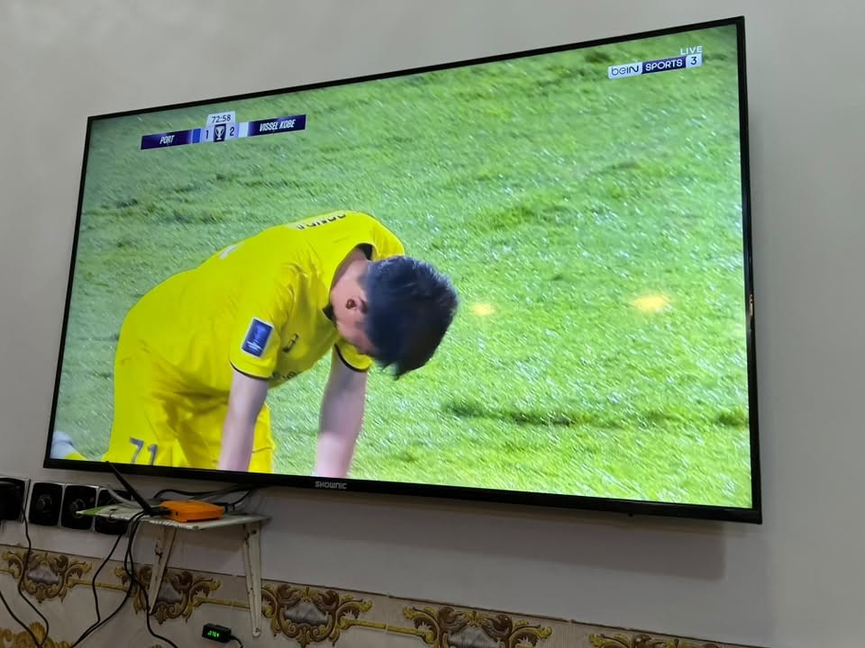 بلازما SHOWNIC حجم 70 دقة فول بيها انترنت سعرها 300 الف قفل مكاني القرية العصرية  ***********
