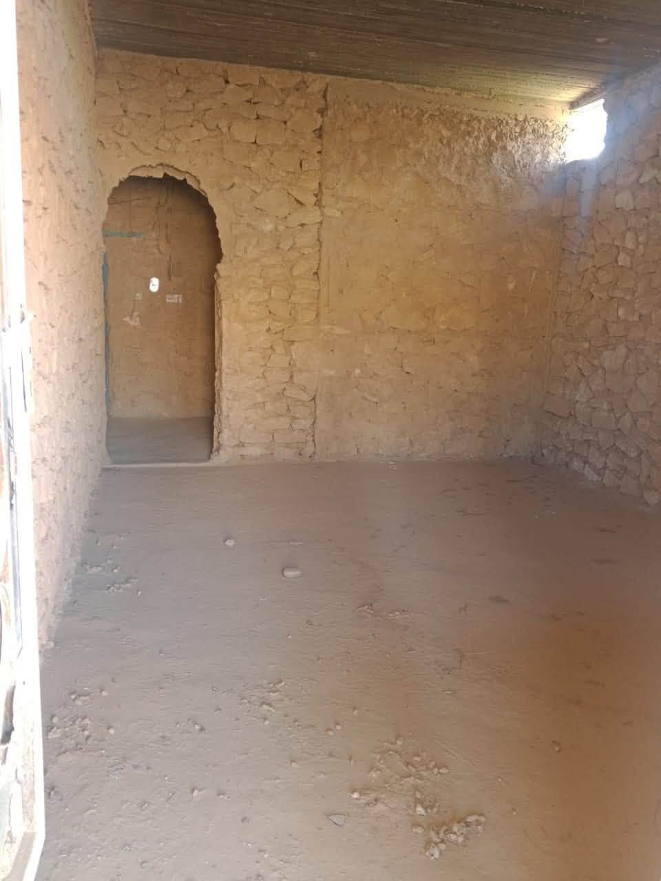 السلام عليكم ،
بيت للبيع في الصينية في حي الدهش مقابيل بيت سامي الطيار قريب من مدرسه احمد عرابي 

مساحة 300 م

بيه غرفتين مساحة كل غرفه 4 في 5 

مطبخ واستقبال 

السعر: 30 مليون وبيه مجال 

الاتصال بالرقم : ***********
