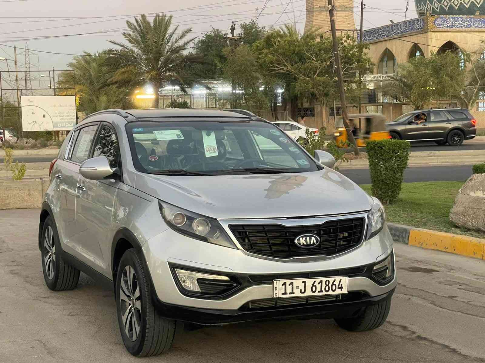 كيا سبورتج kia sportage
(السيارة فووووول مواصفات)

وارد خليجي موديل 2011 

بدون حادث ( فقط مرشوشة صبغ صفحة السايق والبنيد اثر جراد بسيط وعندي صورها قبل الصبغ)

-فتحة (بانوراما)

-اشاير بالمري

-تحكم ستيرن

-كشن كهرباء

-داخل برتقالي واسود

-كشنات جلد

-حساسات دعامية 

-كاميرا بلادية بالمراية

-شاشة

-ويل كب 

-السيارة ماشية 103 فقط

-السيارة ب اسمي (هزة جديدية وسنوية جديدة)

- السعر 110

مكاني بغداد الشعلة

‭***********‬
