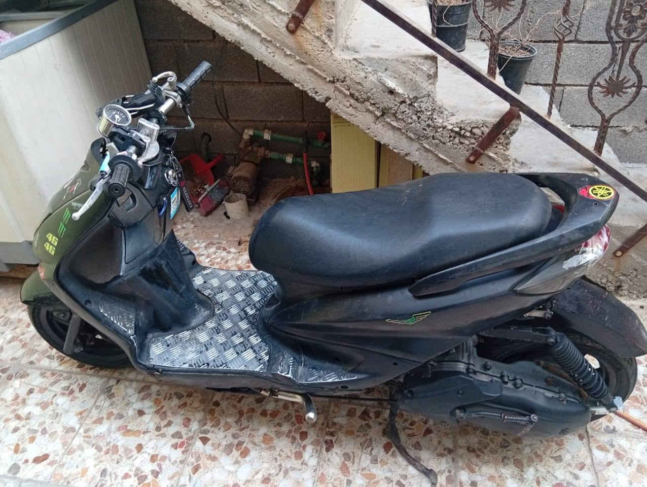 دراجه البيع نضيفه كلشي ما مبدل بيها بس عوزها كابريتر سعر 650 وبيها مجال بغداد سبع قصور هاذا رقم صاحب دراجه اني مكلف بل نشر ***********
