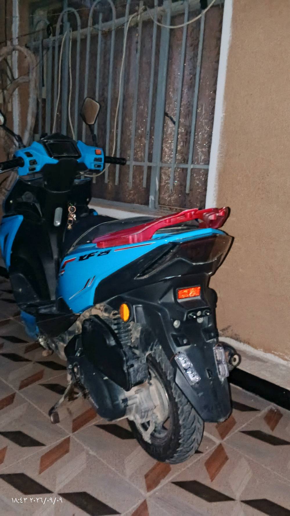 دراجه بانزين للبيع اوتوماتيك بدون اي ضرر السعر 350رقم الهاتف واتساب     ***********     مكان البيع ديالى الخالص 