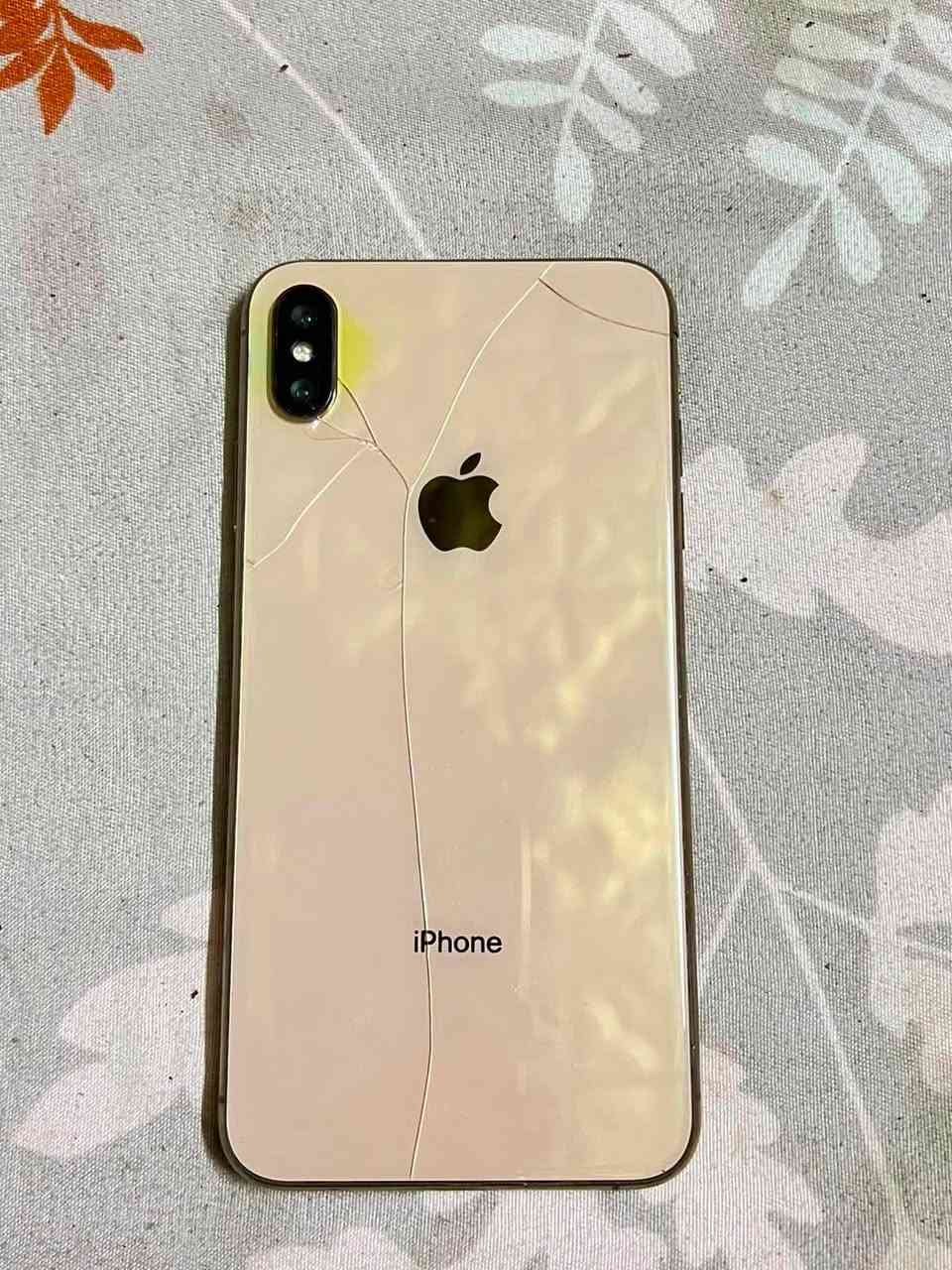 آيفون Xs max للبيع بي كسر بالضهر و كاميرا خلفية مو واضحة أريده ب ١٥٠ عنواني بغداد سبع قصور 
***********
