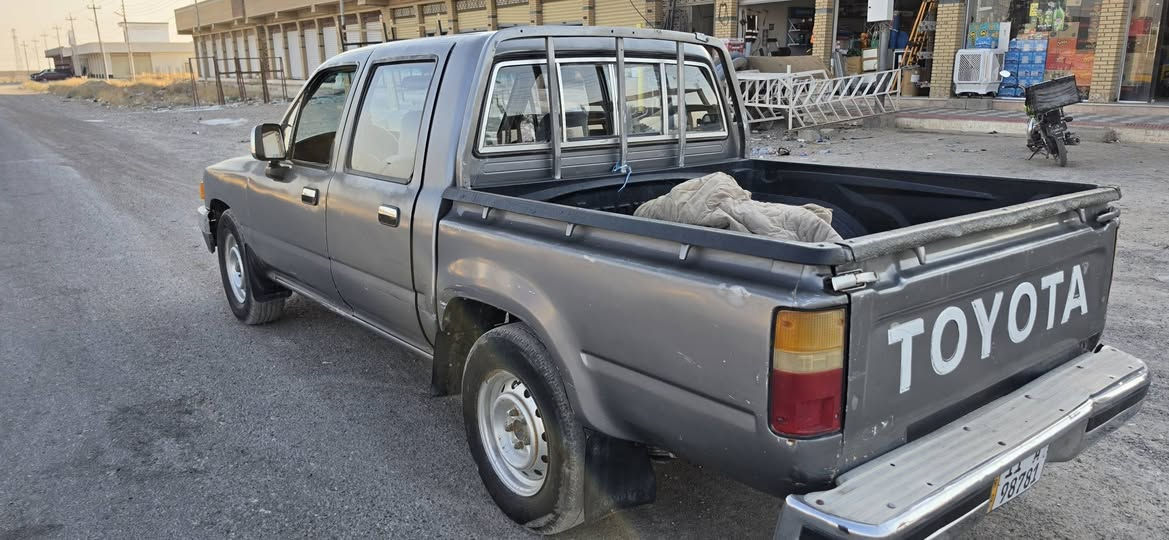 تويوتا
موديل 1992
رقم بغداد 
تحويل ثاني يوم 
كير محرك وصدر شرط سياره كامله مابيها أي نقص
تخم تاير 
تبريد ثلج 
سنويه جديده 
السعر 65 بيها مجال 
للأستفسار ***********
