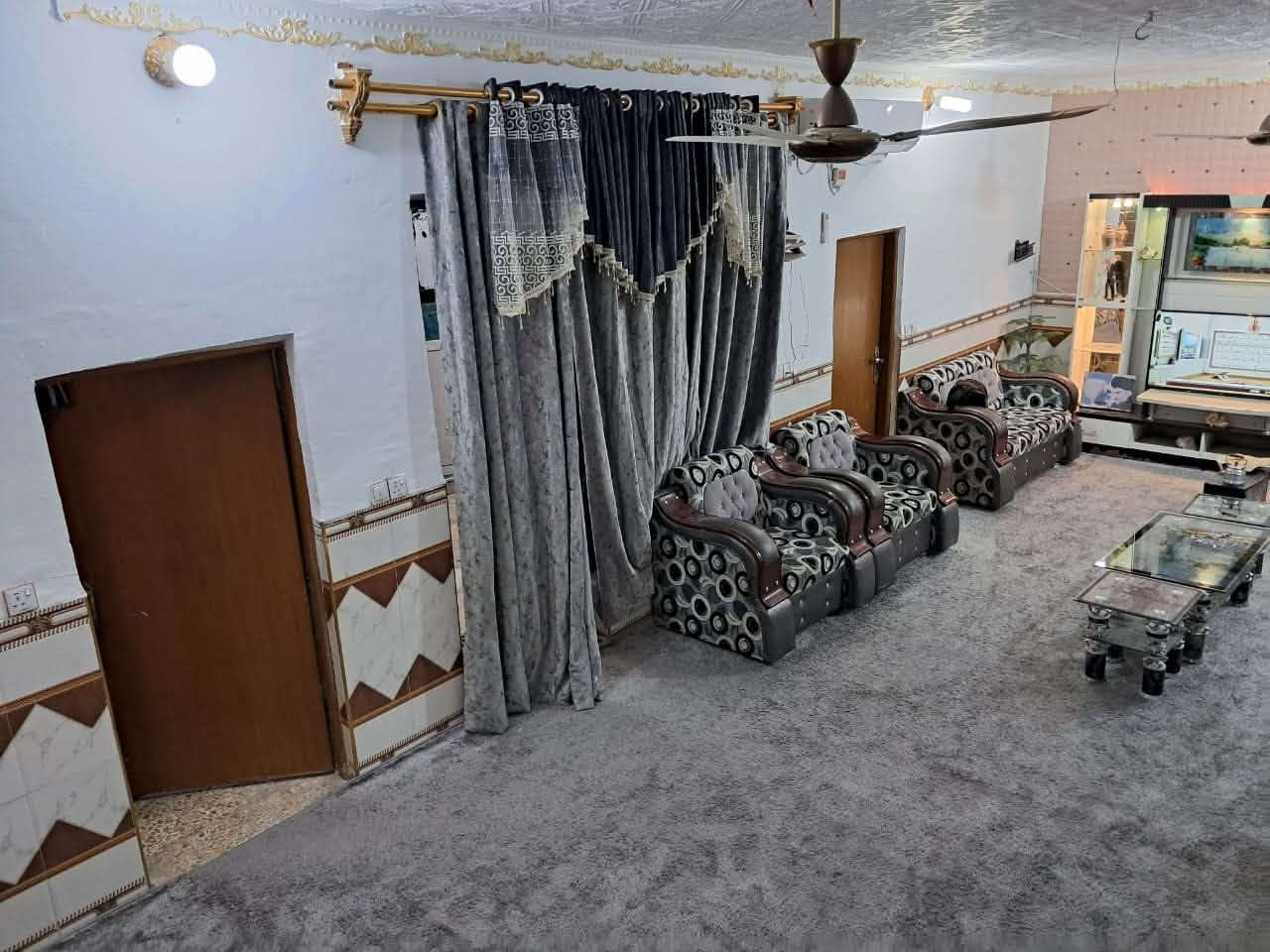 بيت للبيع 220متر غرفتين وصاله ومطبخ واستقبال وصحيات وحديقه قرب السوق بسعر 90مليون مع مجال مكتب حازم البديري ***********
