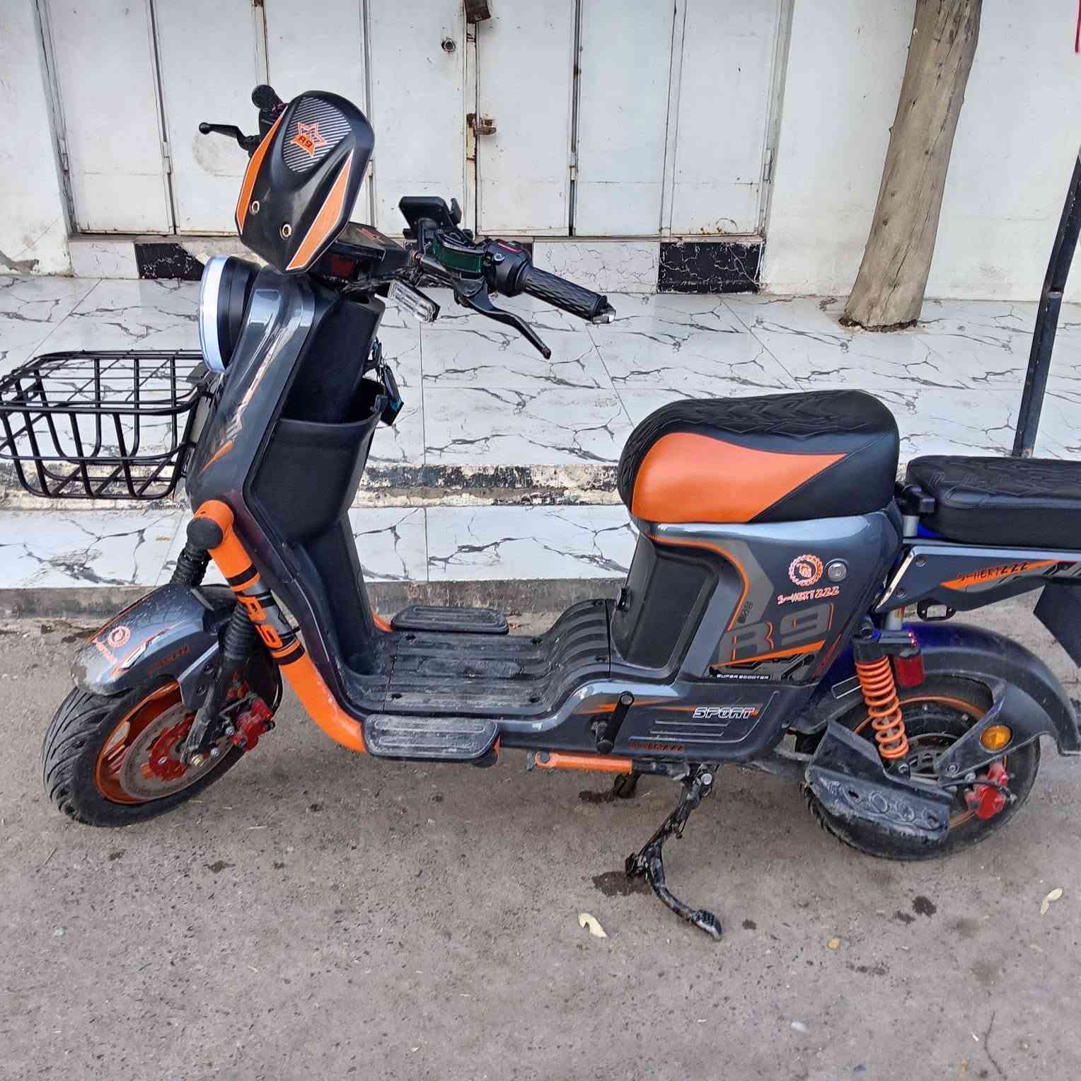 دراجة للبيع ب 600 الف تواصل عل رقم ***********
