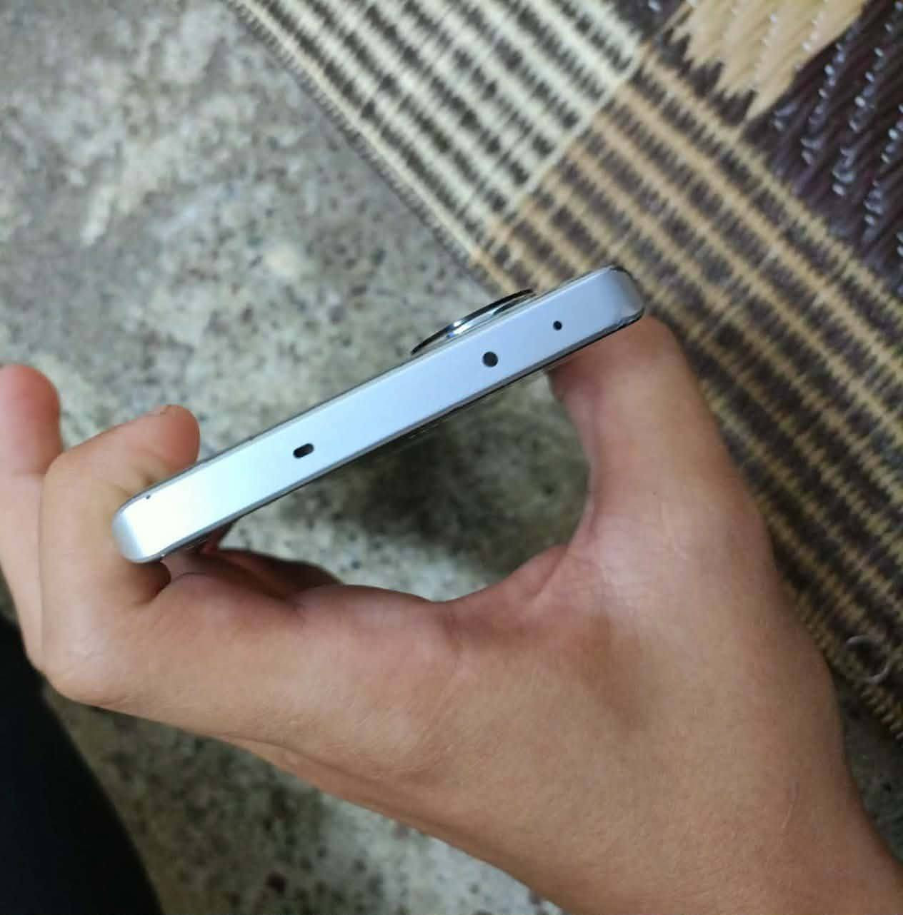 ريلمي جيتي6 مكسور ضهر فقط ذاكرة 256رام 12 معالج سناب دراكون 8 جين3 كل الالعاب 120فريم كامرة فول معا شاحنة 120 واط السعر 330بي مجال بسيط ***********
