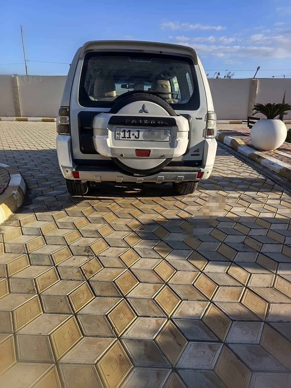 لبيع باجيرو 10حبتور سعر 135 وبيهه مجال قليل محرك 3/500 رقم بغداد نكليزي بسمي خليجي سياره مالجناي باقي لاستفسار على رقم *********** المكان الانبار  الفلوجه او مراوس بكيه دبل قماره عموشه
