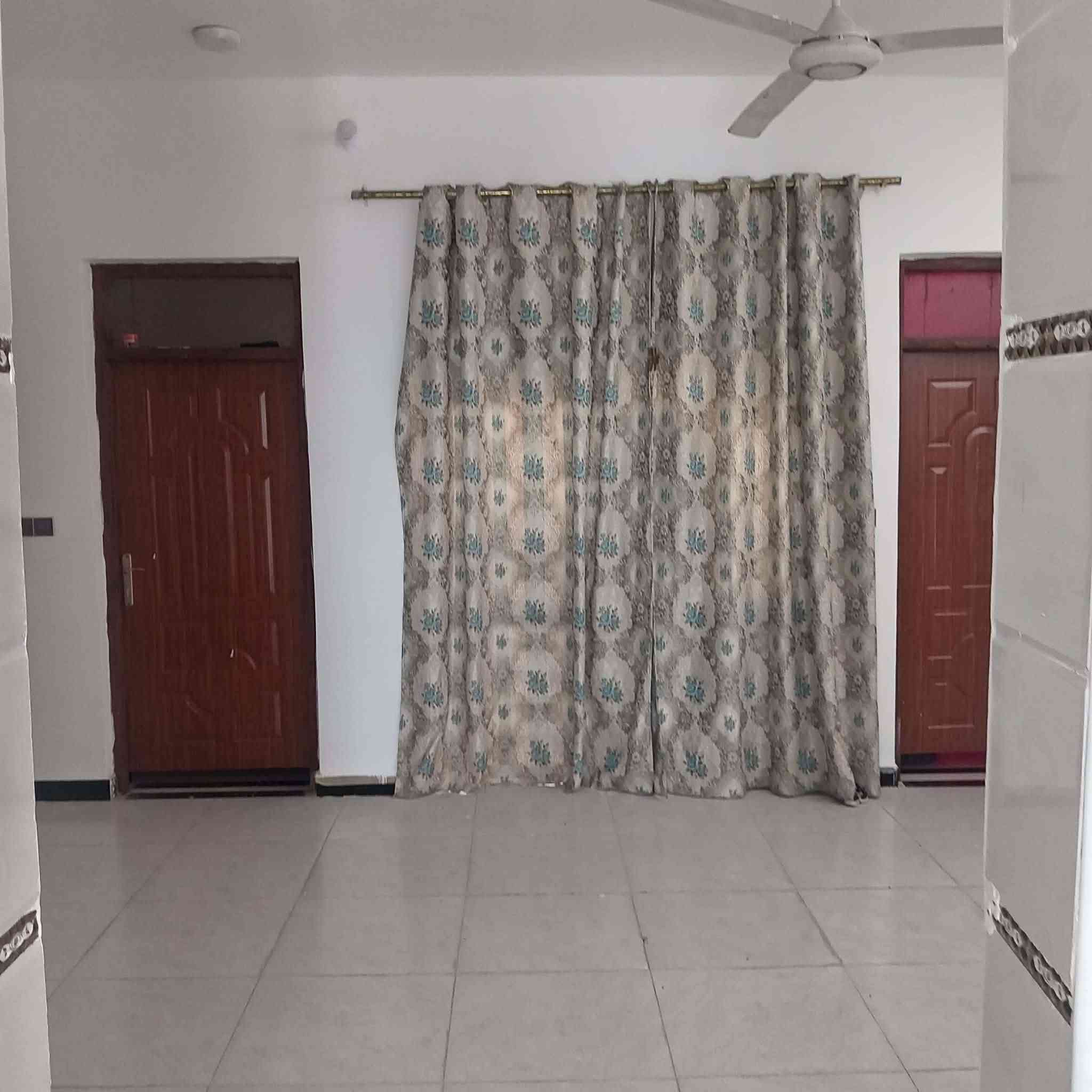 بيت جديد للبيع حي لأمين ثانيه مساحته 230م بناء 2غرف وصاله ومطبخ واستقبال حمام طارمه حلوه تفاصيل اكثر على الرقم التالي ***********واتسب
