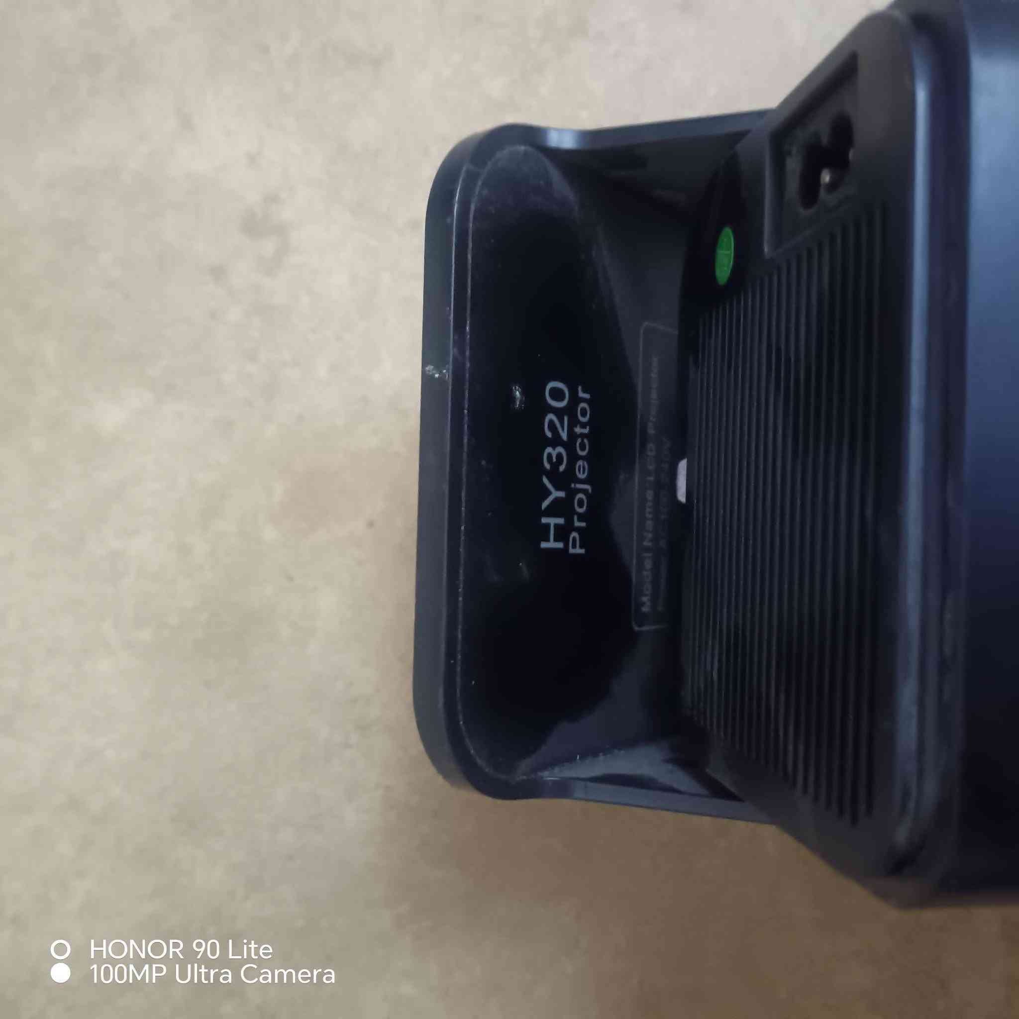طعة داتشو  Mini Projector لعرض الأفلام والفديوهات والصور على الحائط للتواصل و الاستفسار خاص مازنجر او على الرقم التالي ***********
